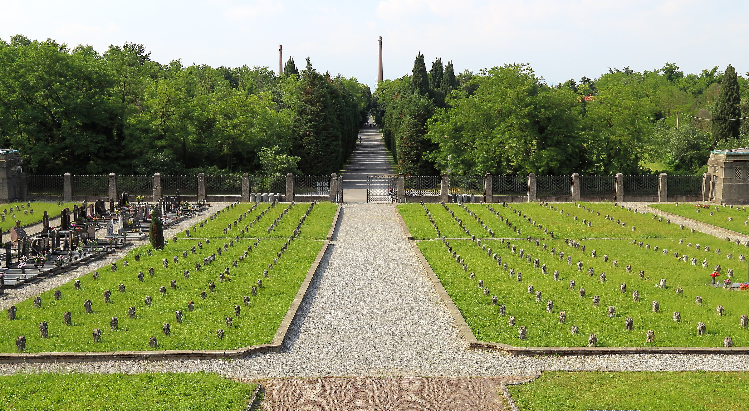 Cimitero di Crespi ripreso dal Mausoleo