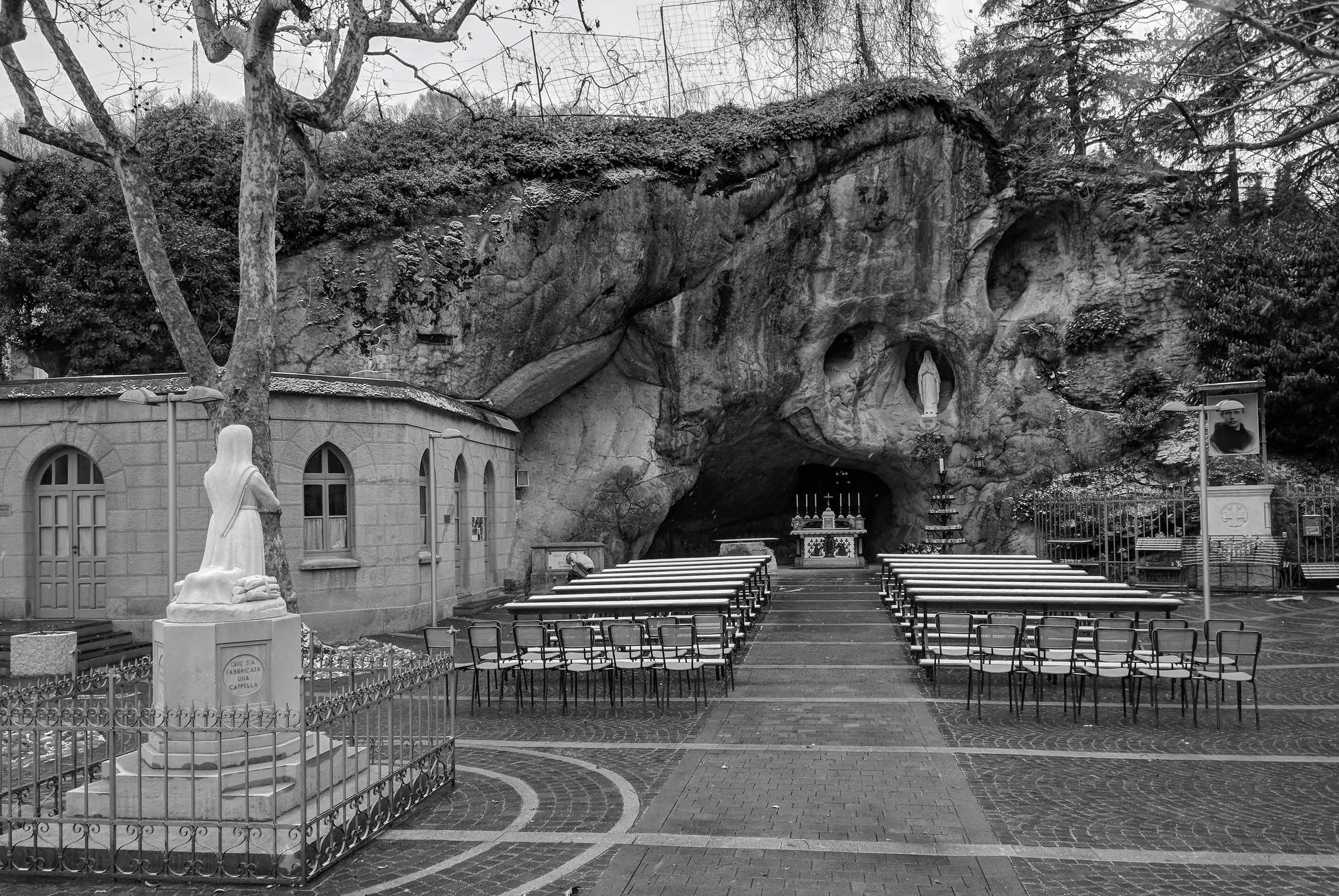 Two statues looking at each other