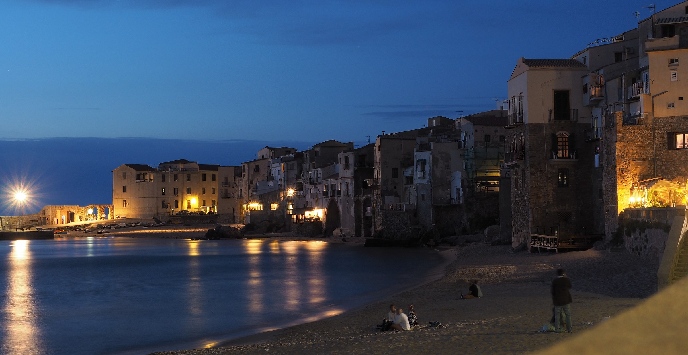 " Dal muretto di Cefalù "