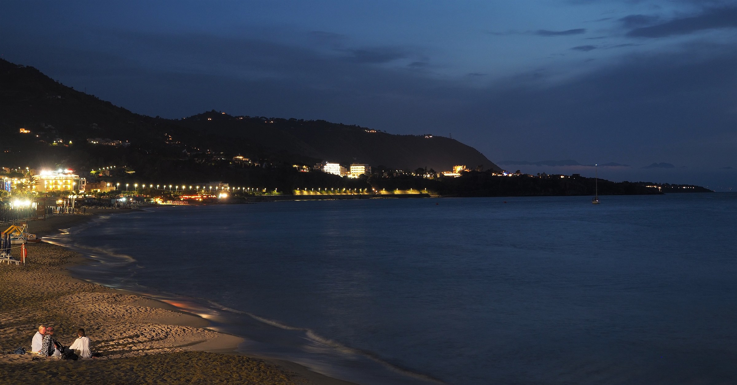 " Clambake on the beach " Cefalù - Sicilia