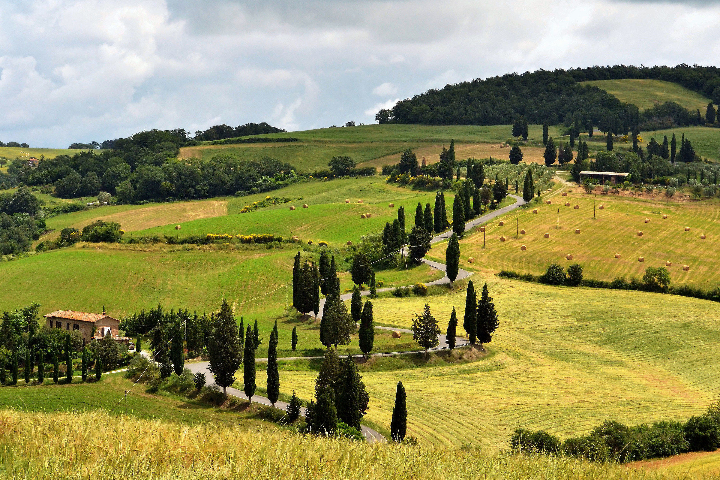 Val d'orcia the curves of Monticchiello