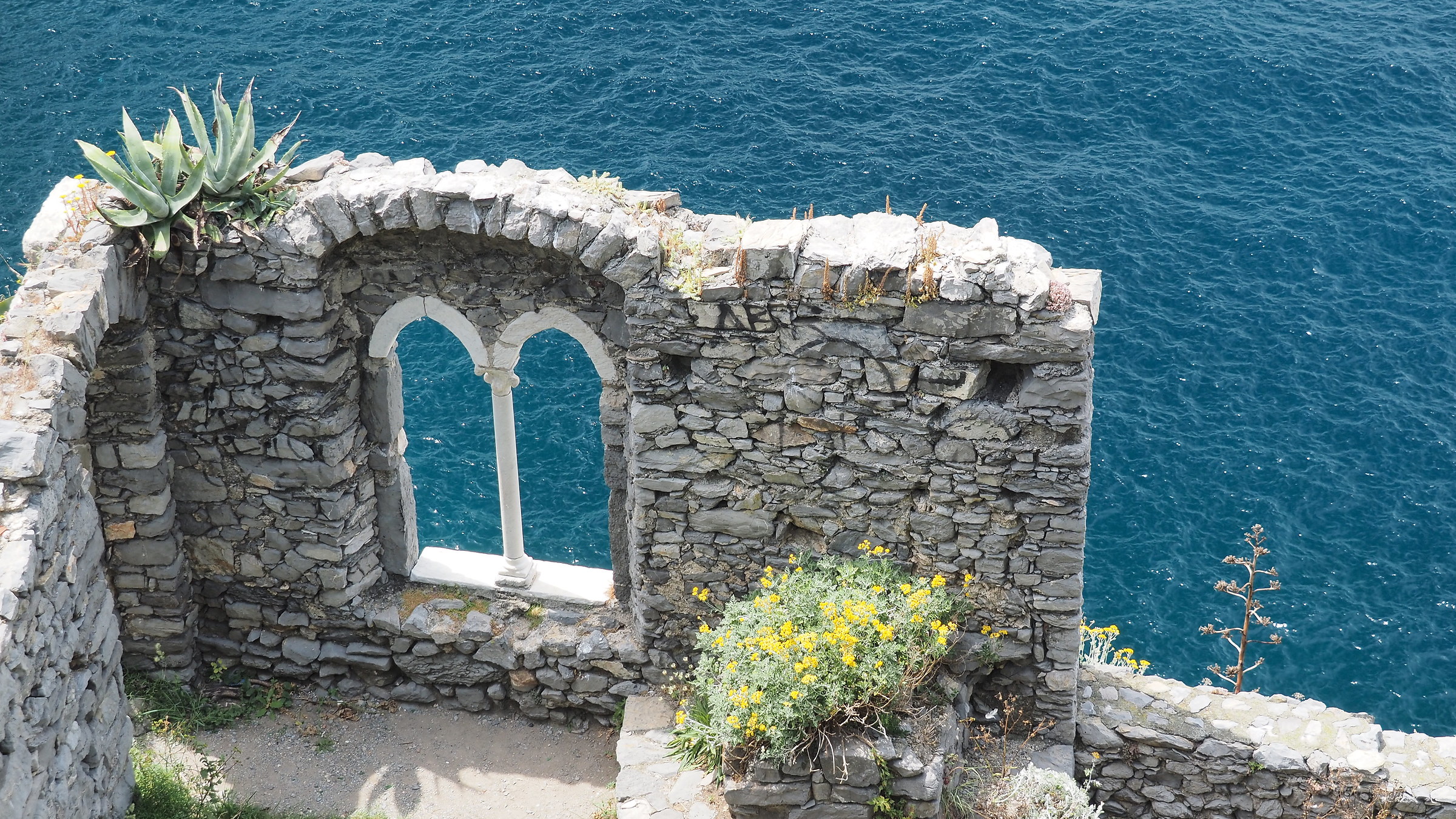 A glimpse of the sea