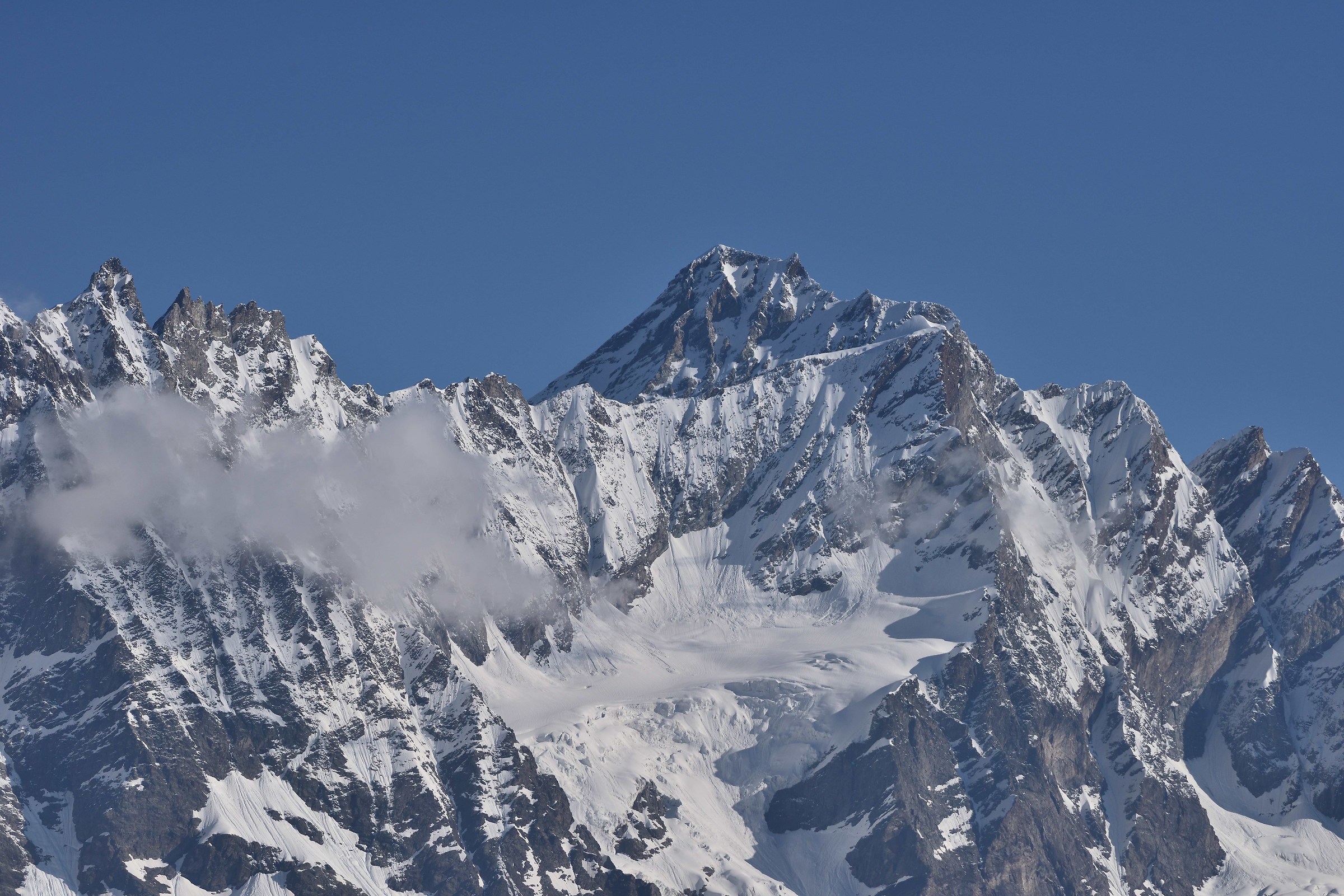 Grandes Murailles and in the background the Dent of D'he...