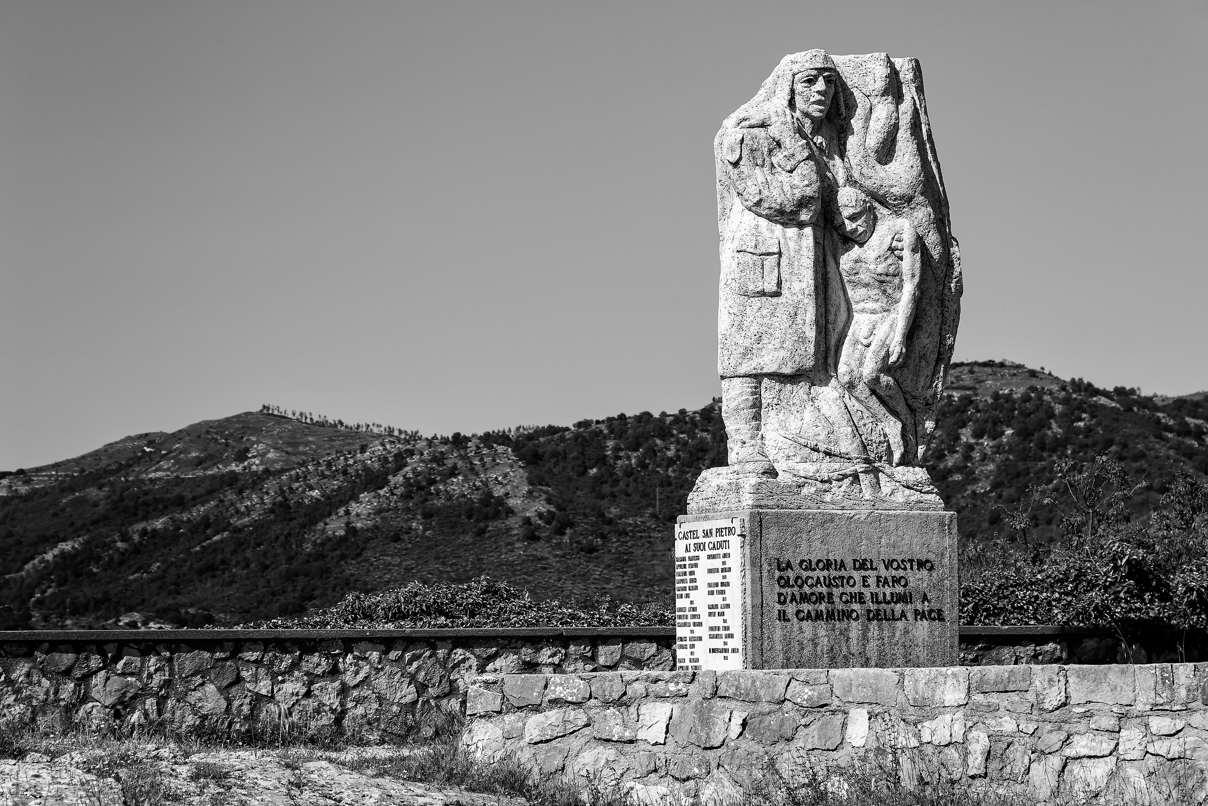 Monument to the fallen Castel San Pietro Romano (RM)