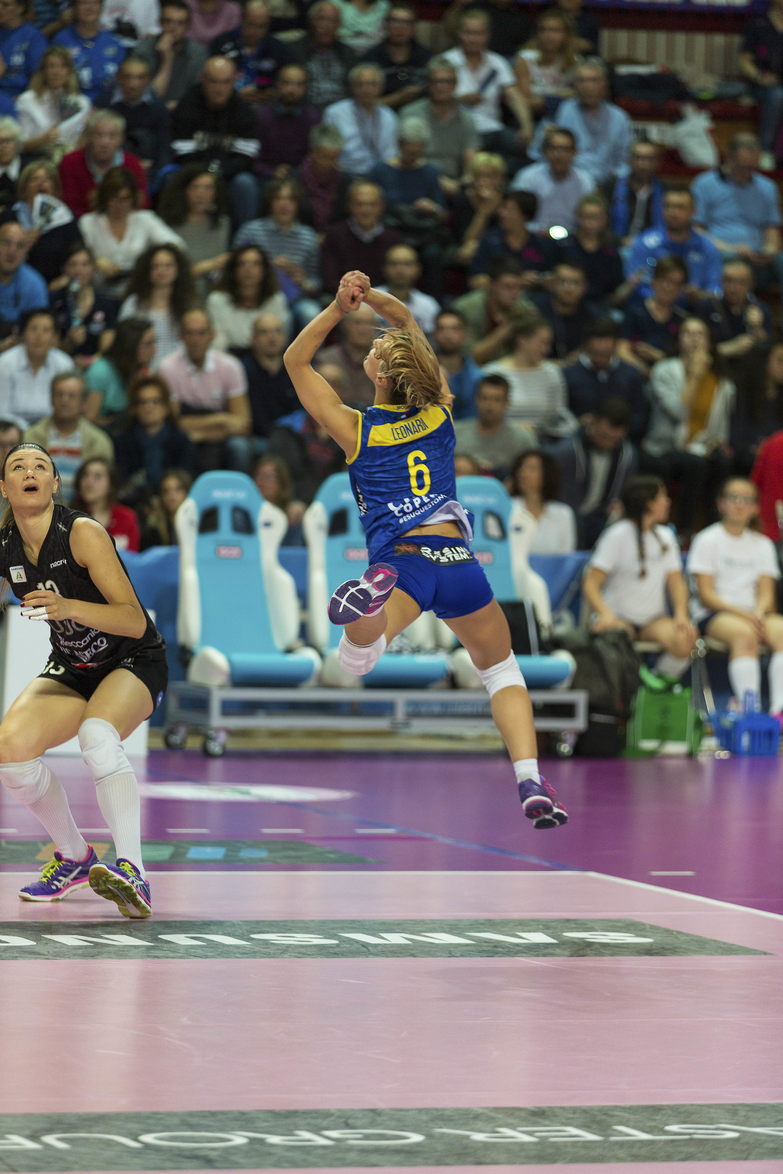 Giulia Leonardi in Flight!