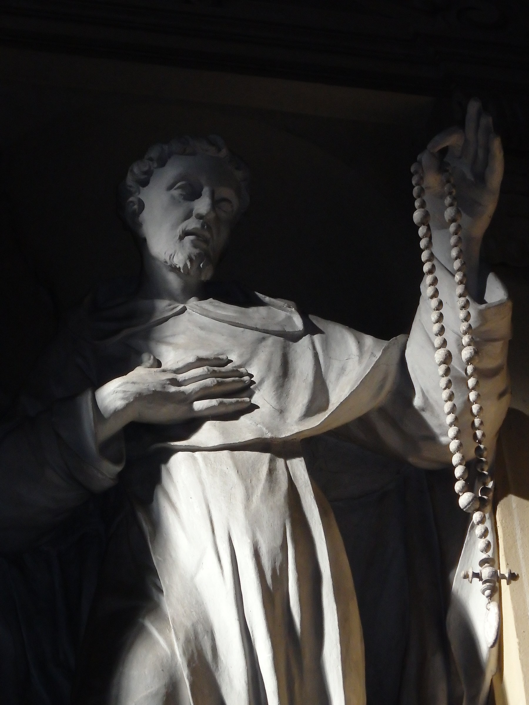 San Domenico in penombra