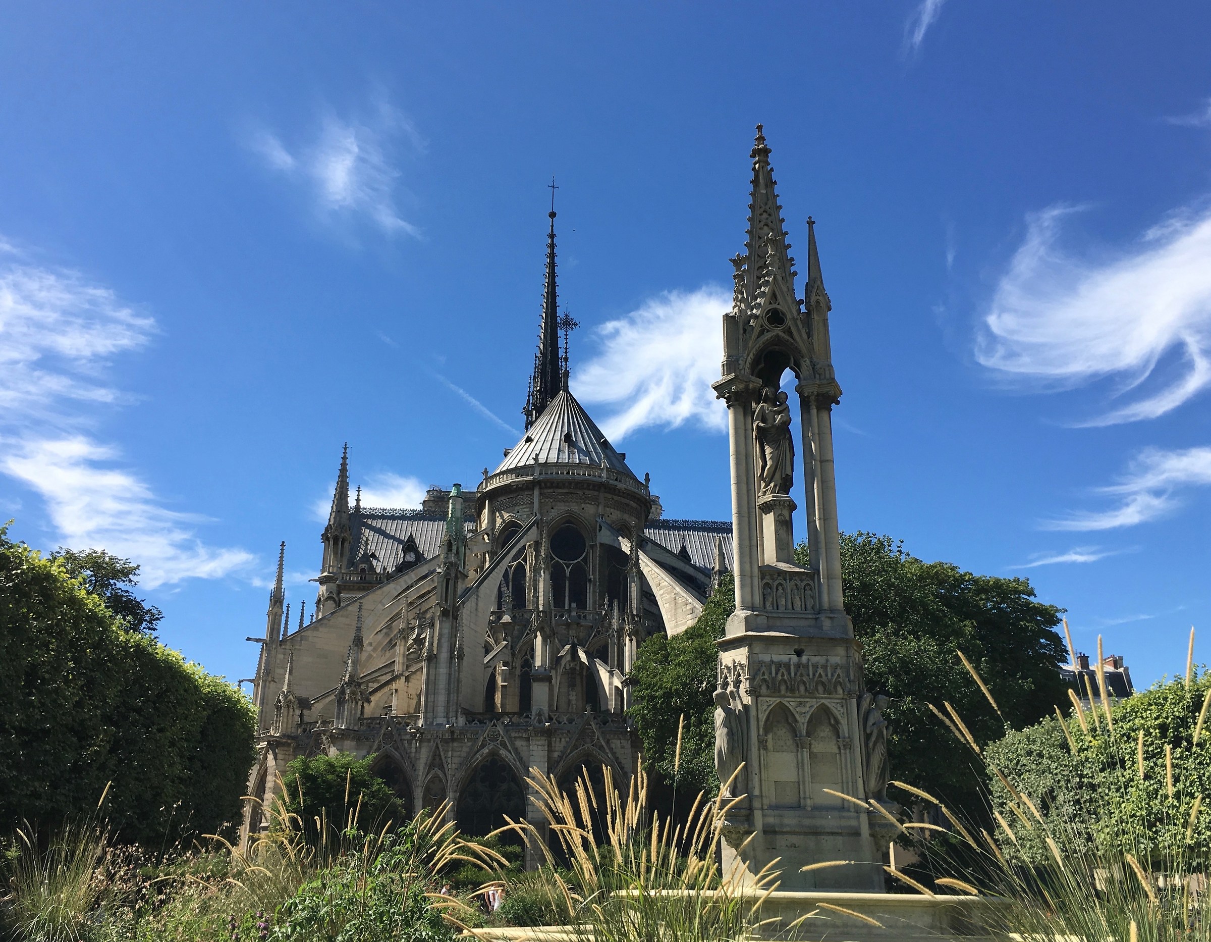 Notre Dame de Paris, from behind...