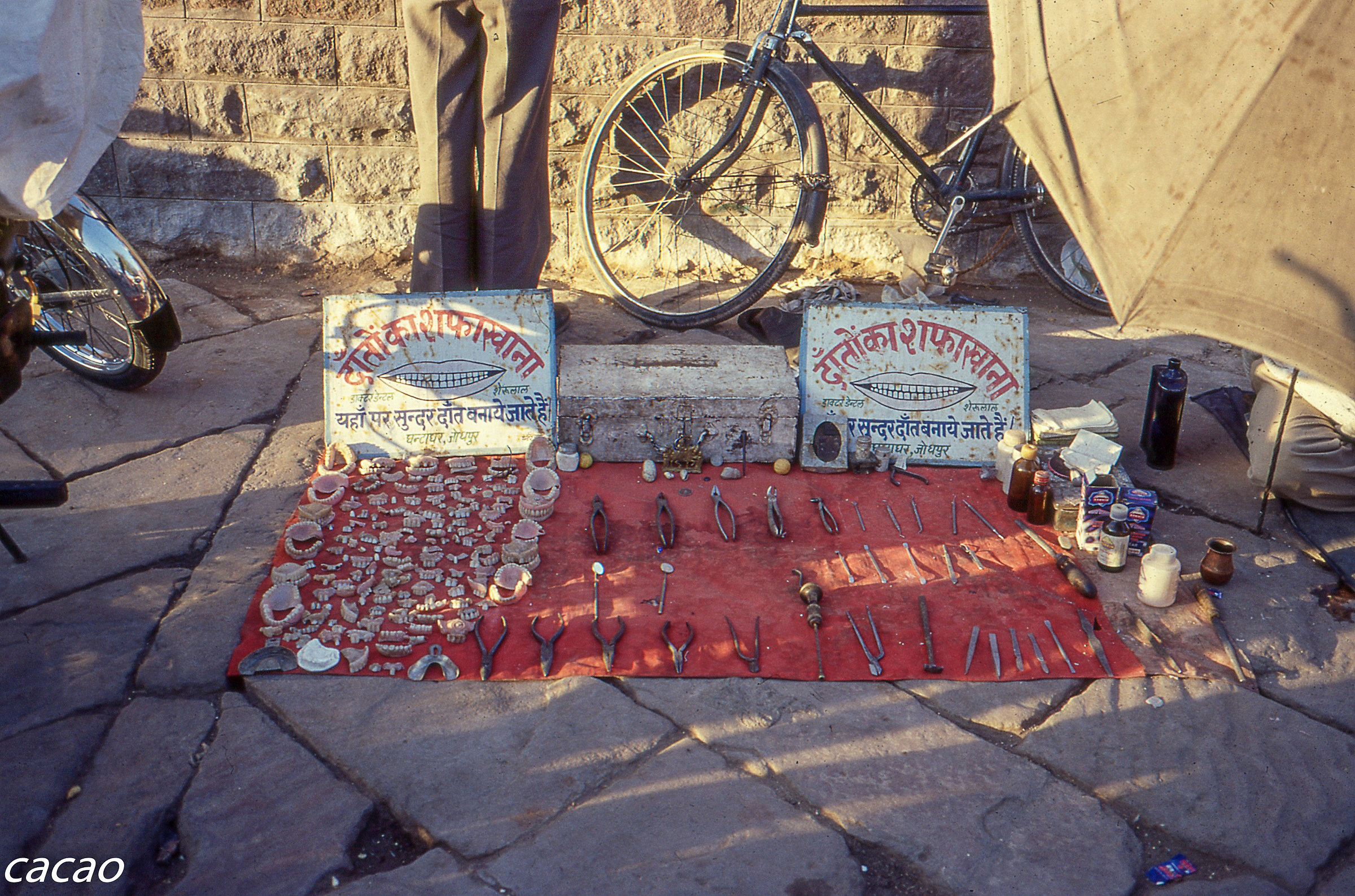 India dentista on the road