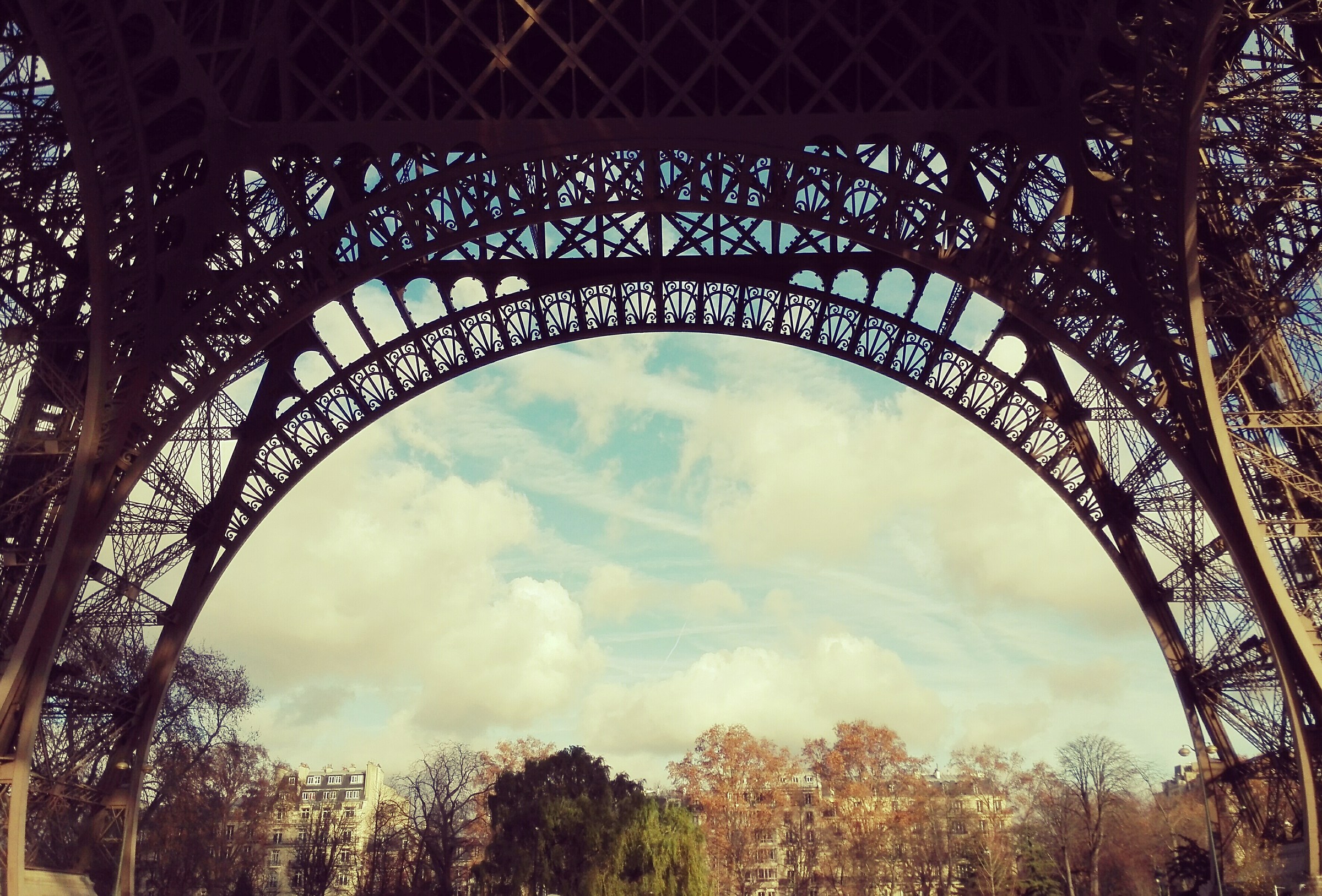 Cielo sotto la Tour Eiffel