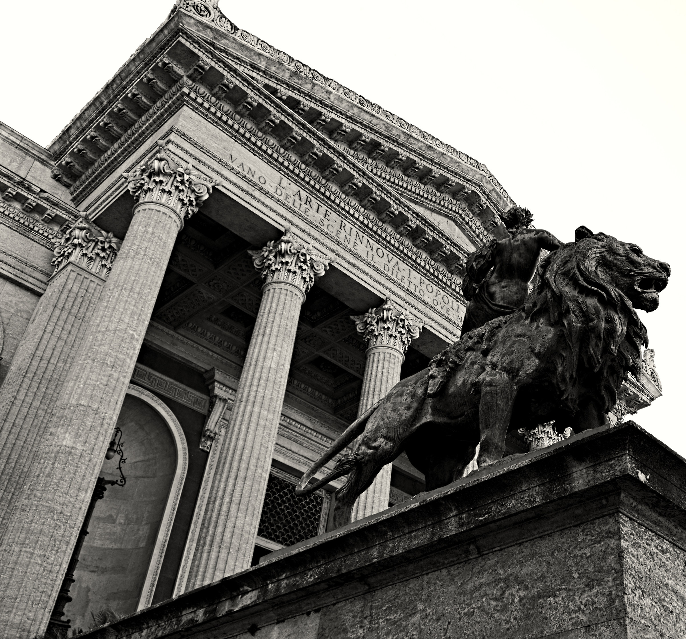 L'arte rinnova i popoli e ne rivela la vita...