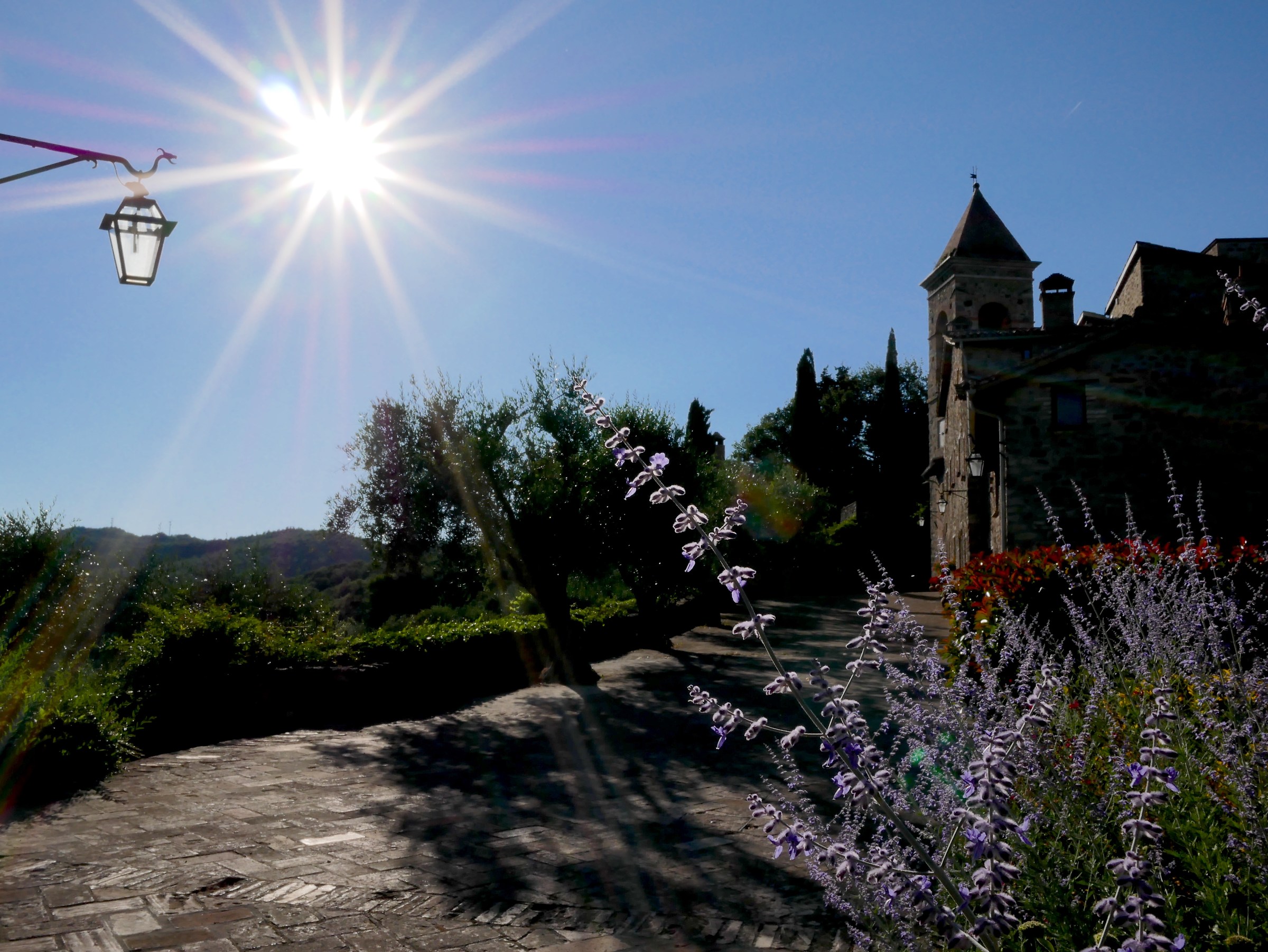 The Sun and the lantern
