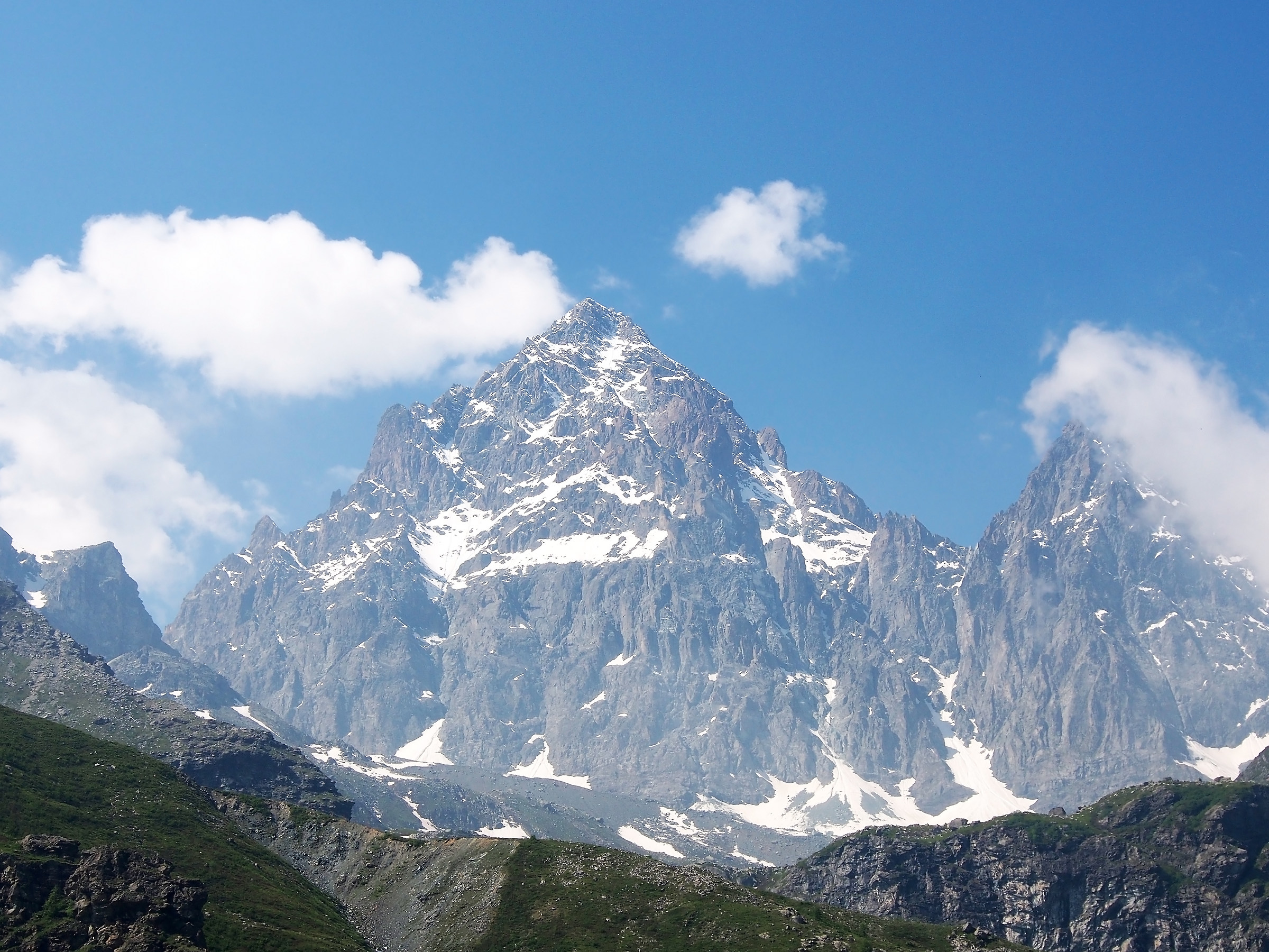 Monviso ( mt  3.841 )  ripreso dal Pian del RE
