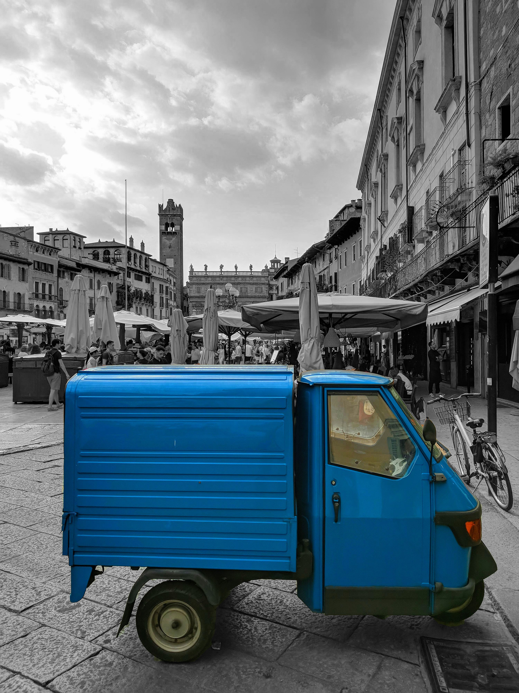 An SUV of other times (test B/N selective)