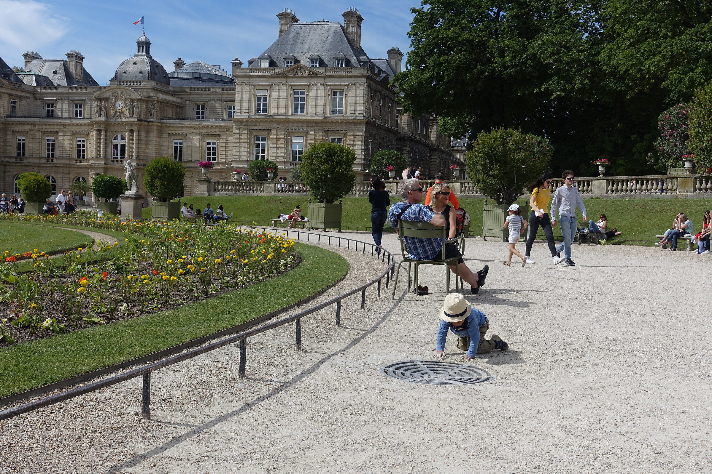 e io mi diverto a sporcarmi le mani mentre i miei ...