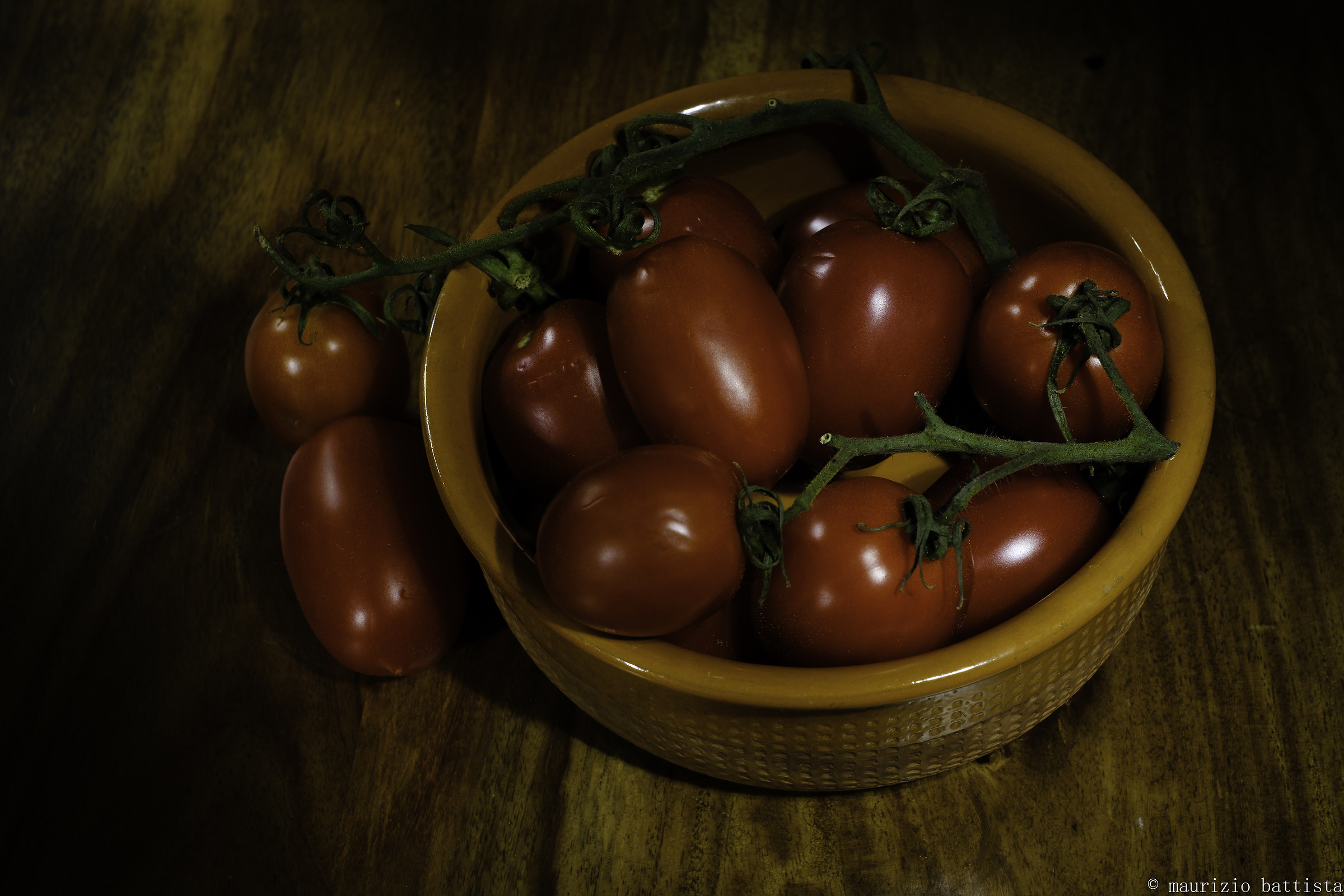 Pomodori light painting dall'alto