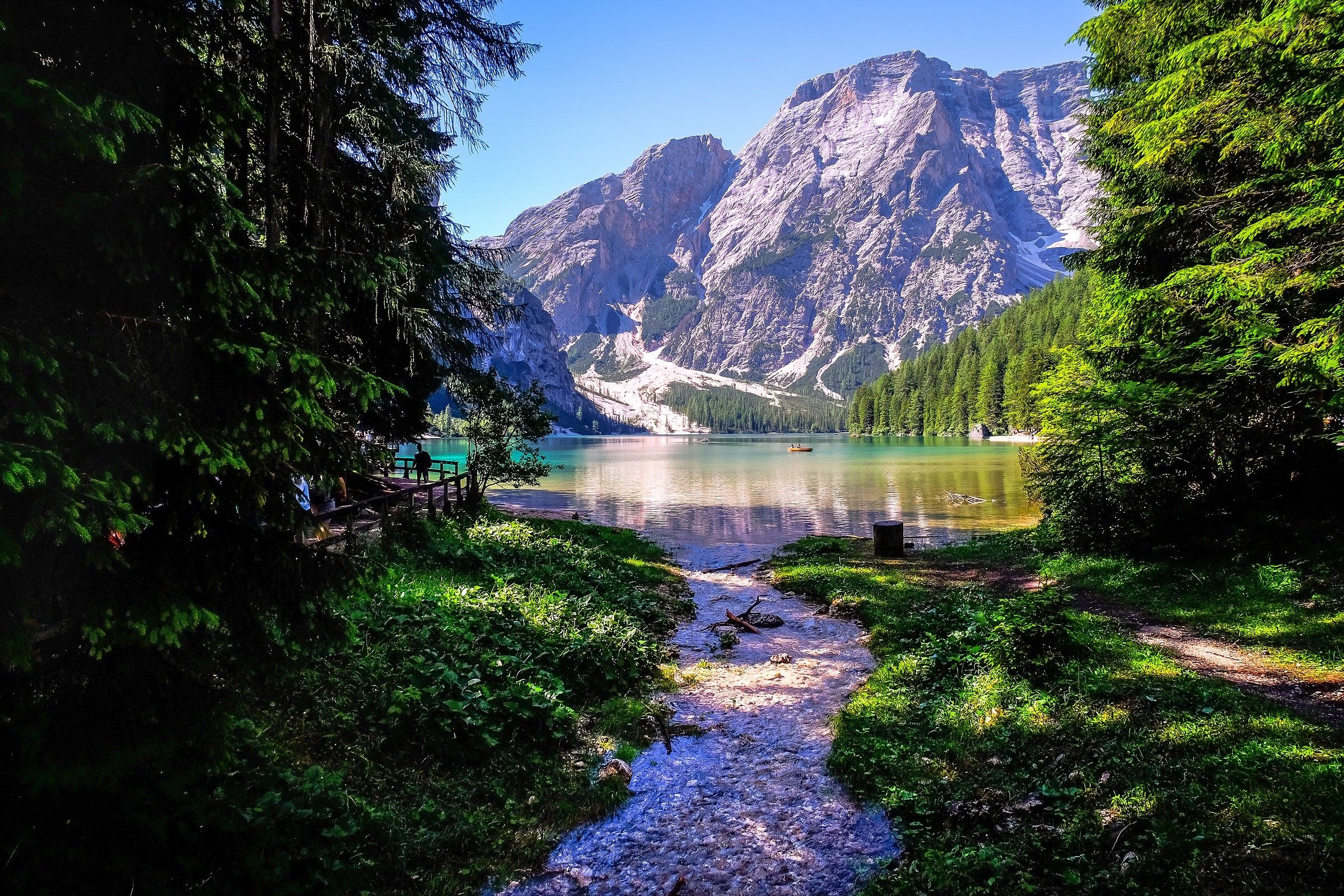Scorcio del Lago di Braies