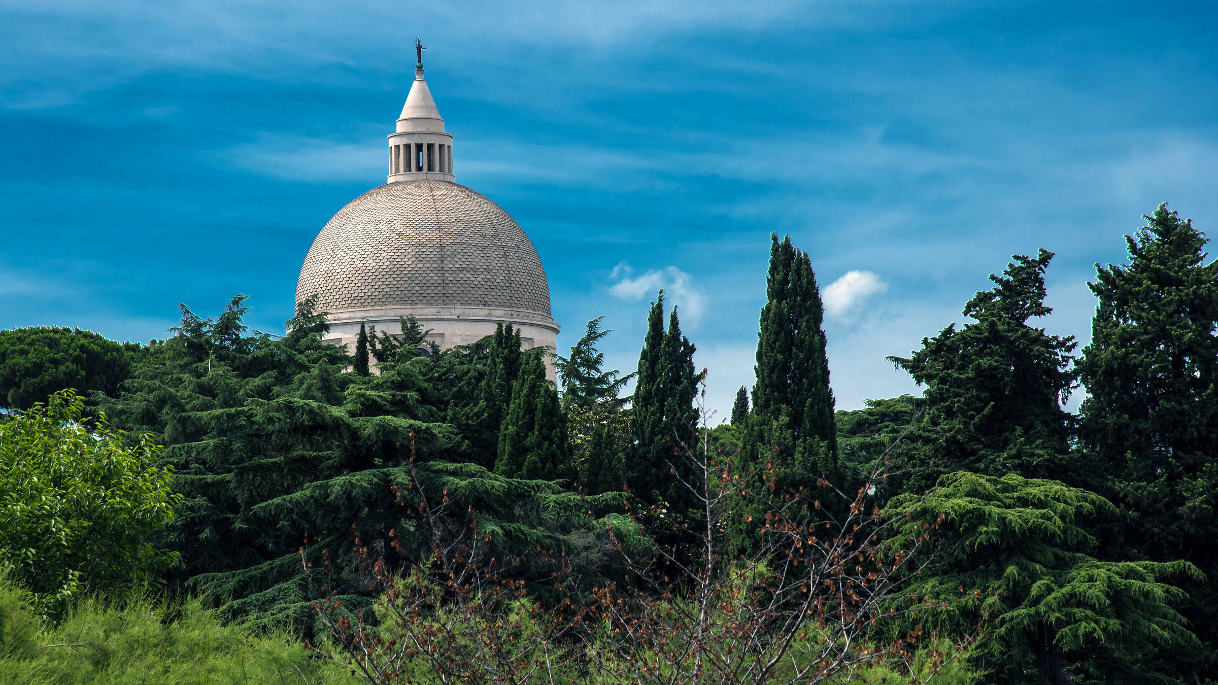 La cupola nel verde