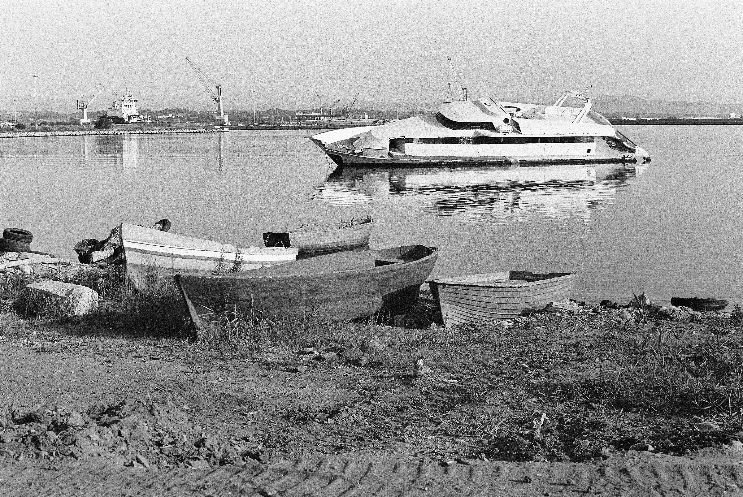Stato di abbandono totale, dentro e fuori dall'acqua!