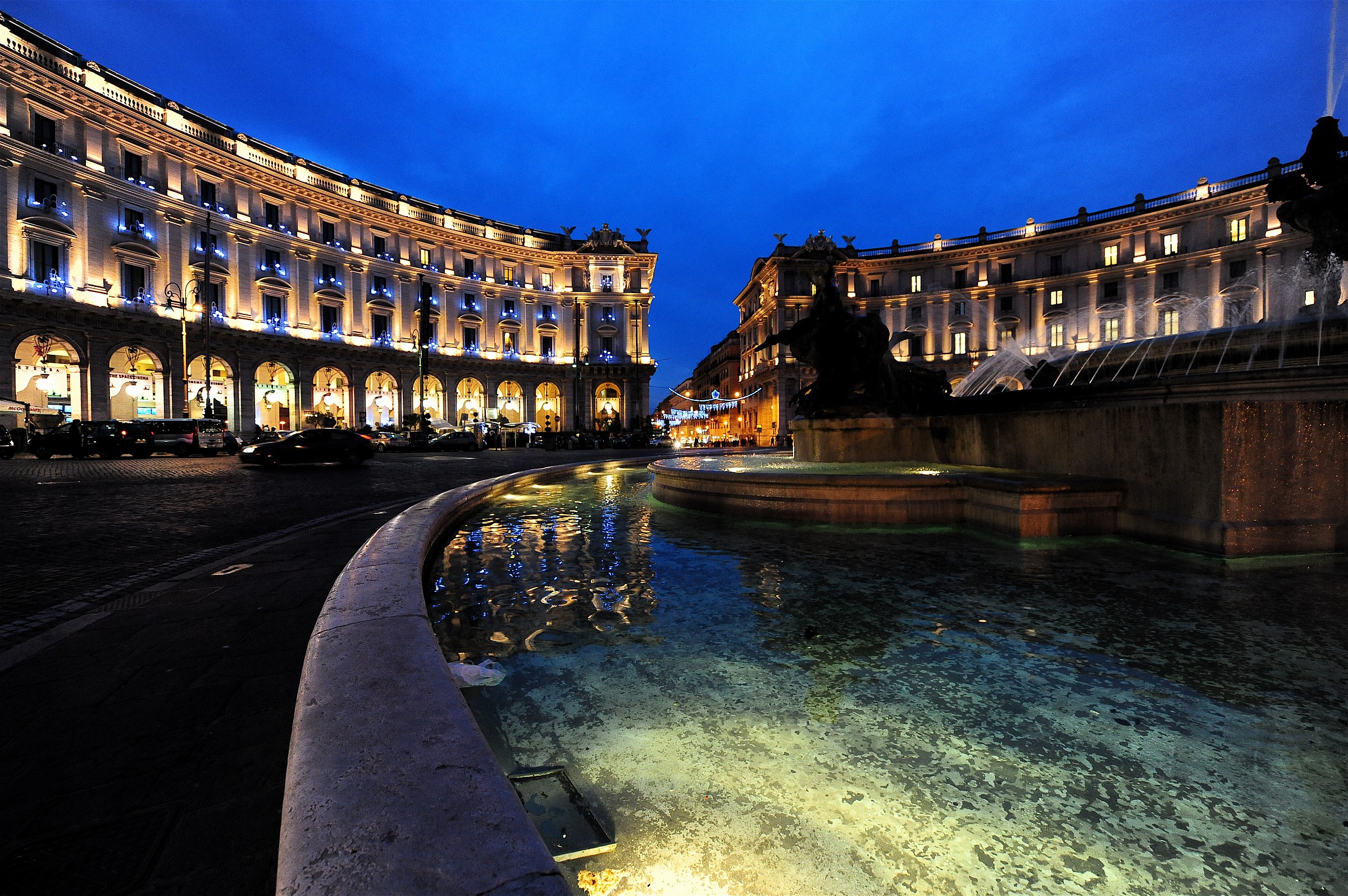 Piazza Esedra in notturna