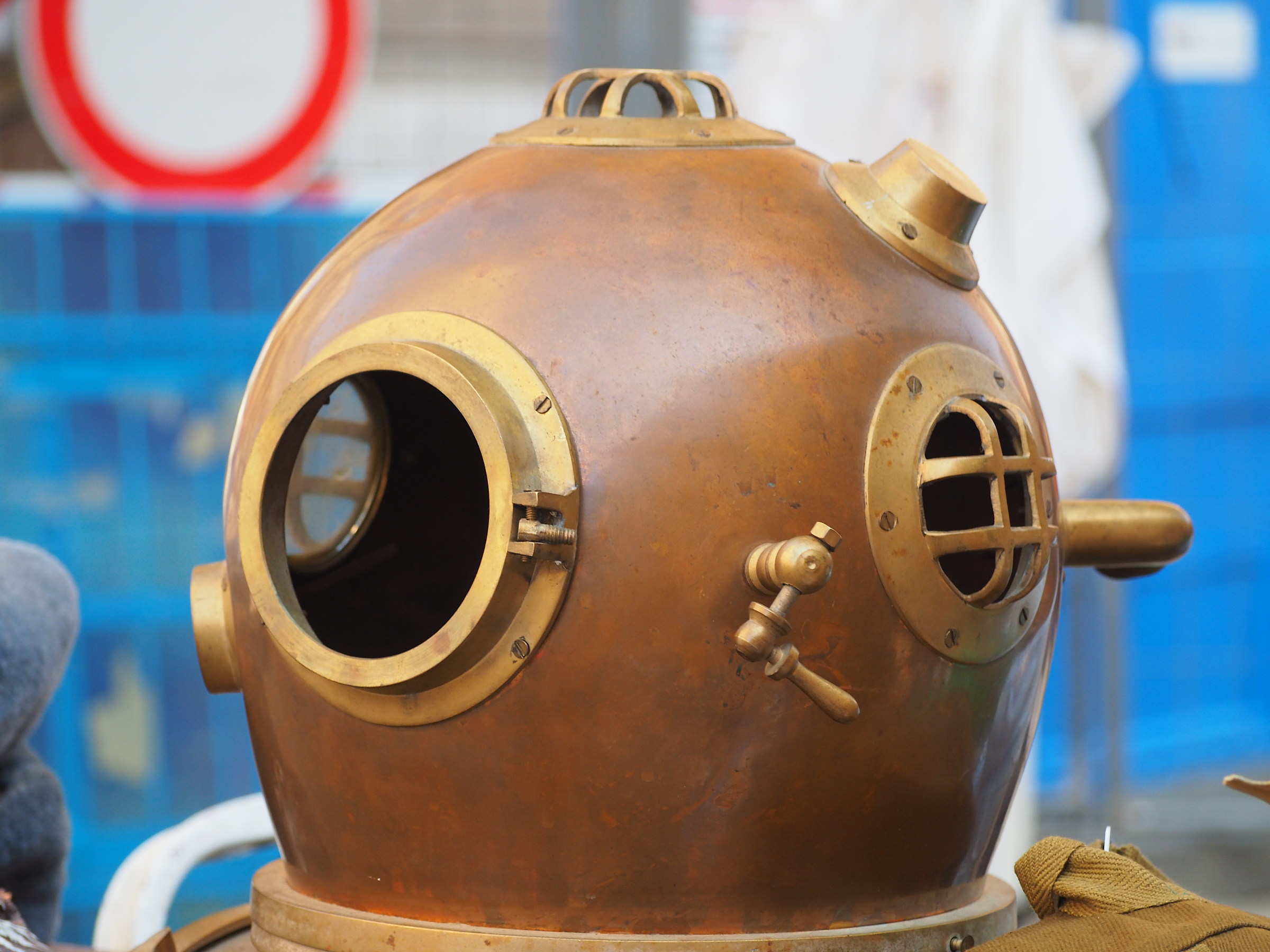 There are no more divers than once