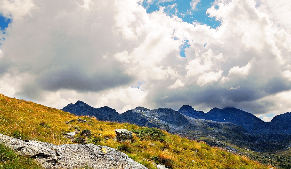 Clouds towards Bettaforca and Rothorn