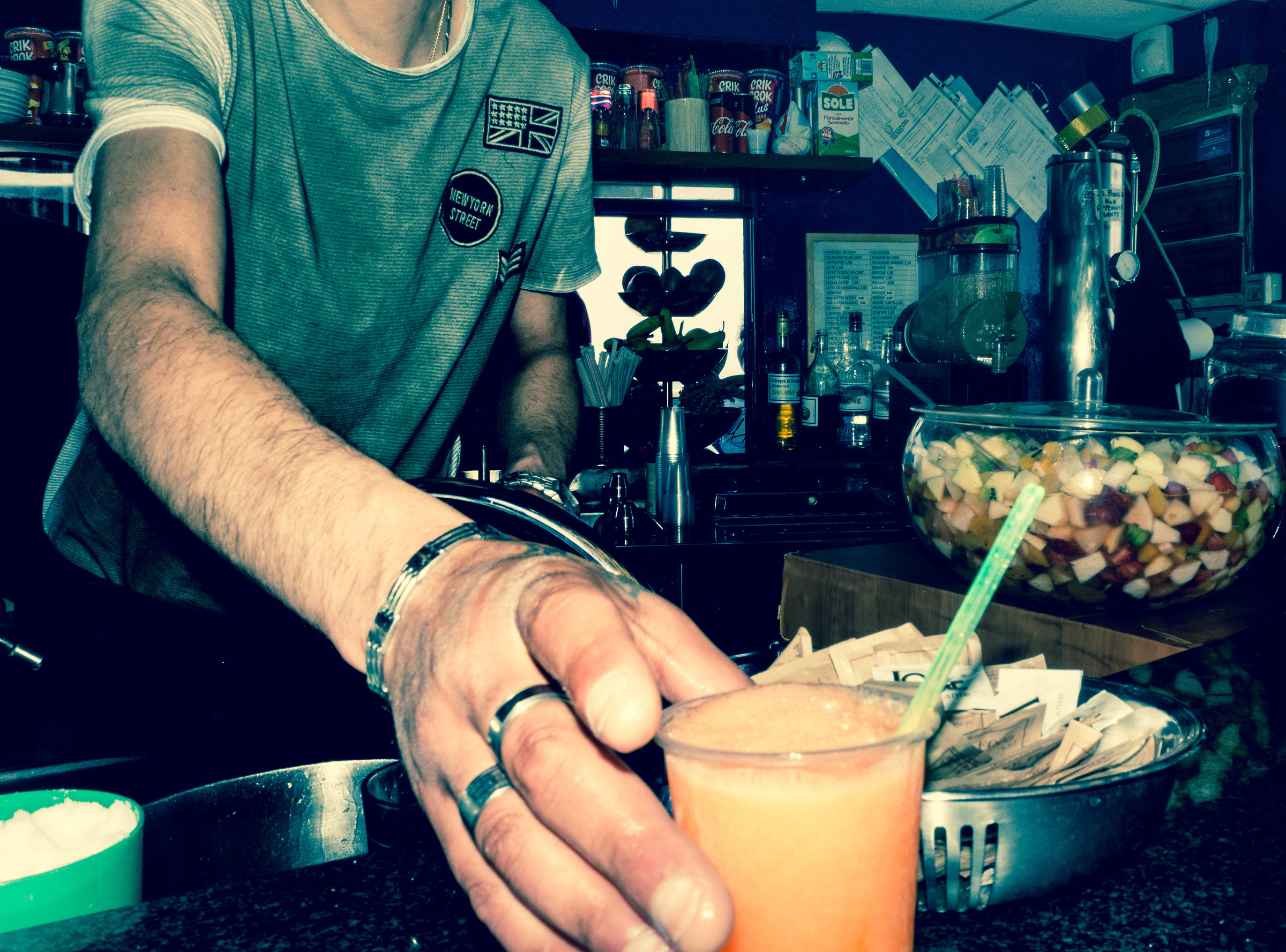 Mano da chiosco di bibite