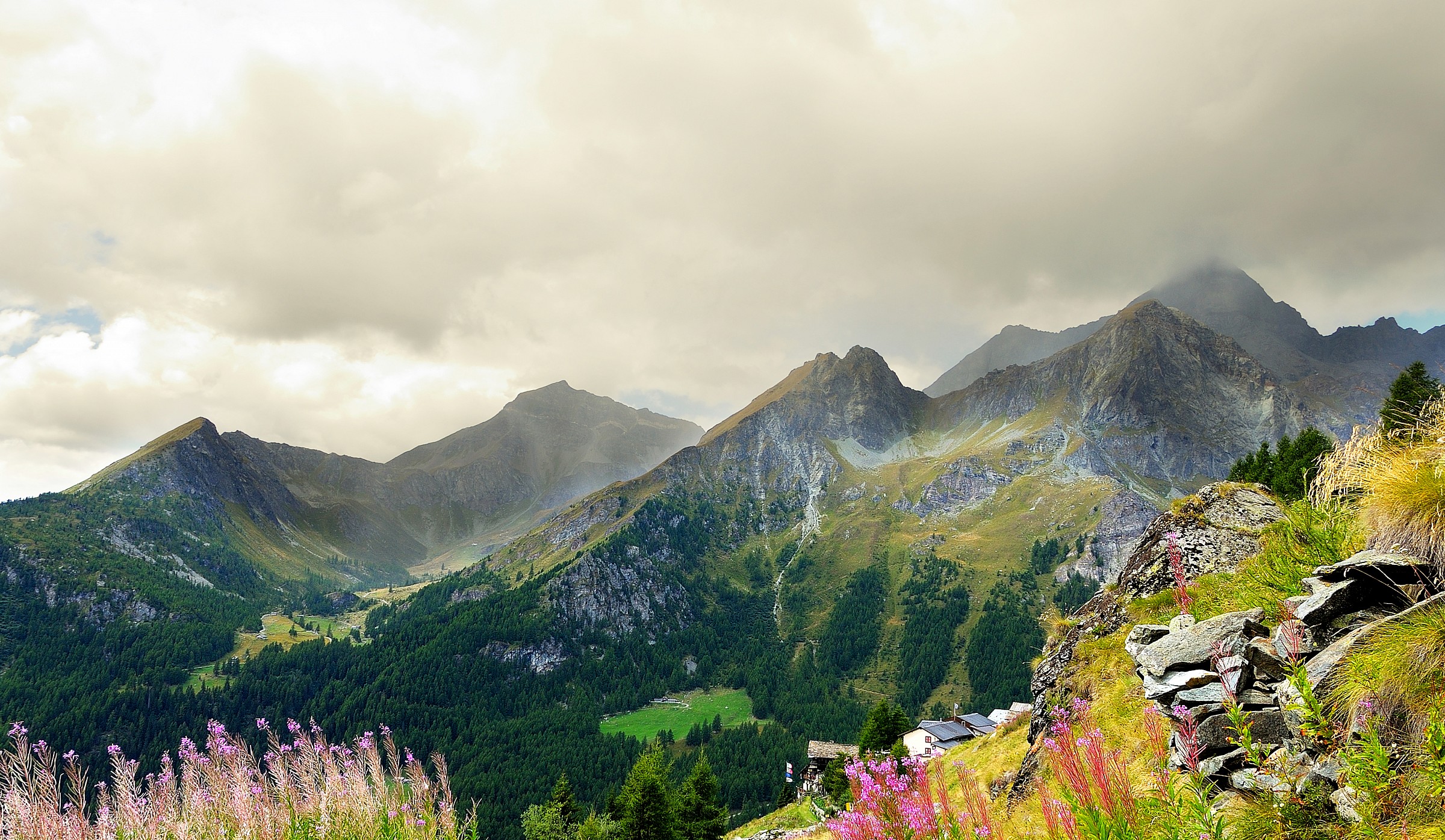 Rain coming, Lee Ferraro and Guides Frachey