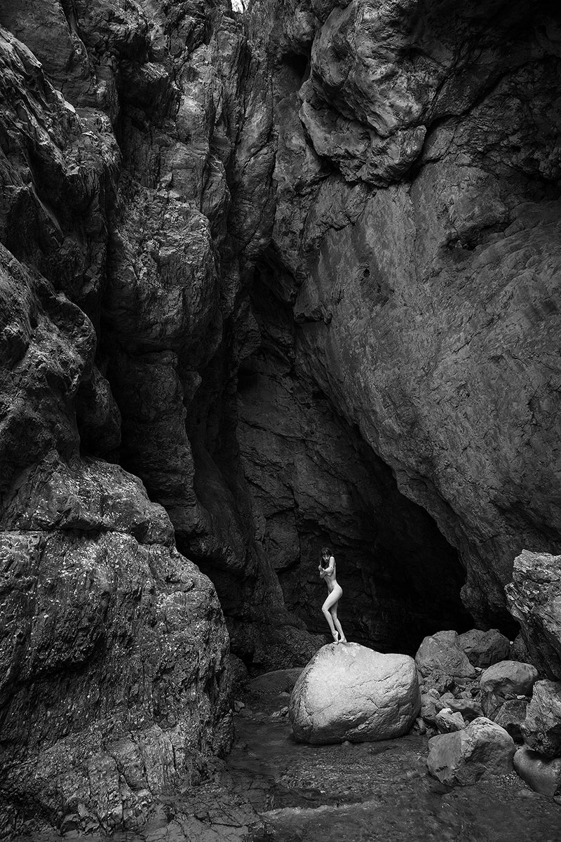 Nina Orlandi, nude in the canyon
