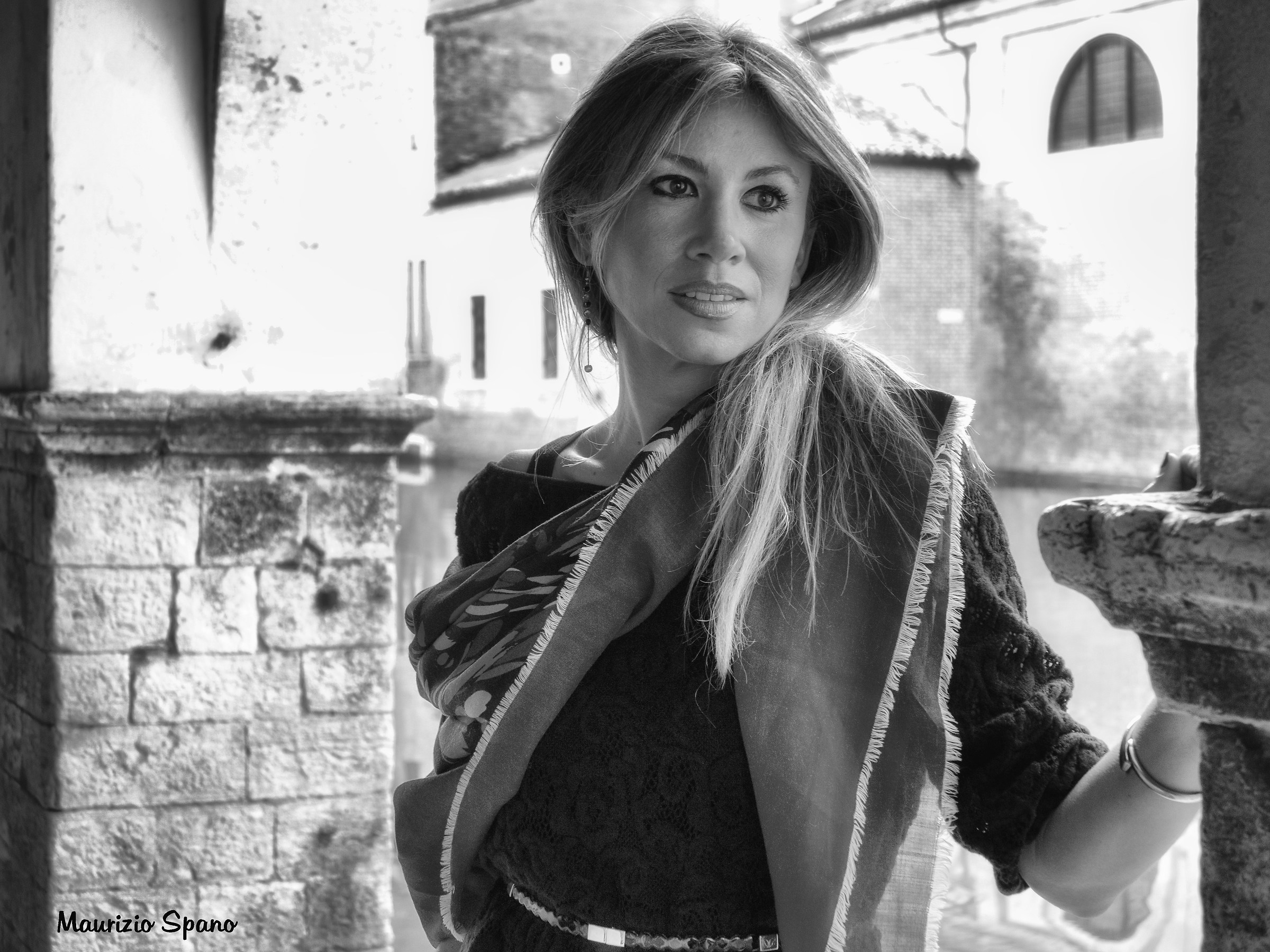 Gabriella tra i portici di Chioggia