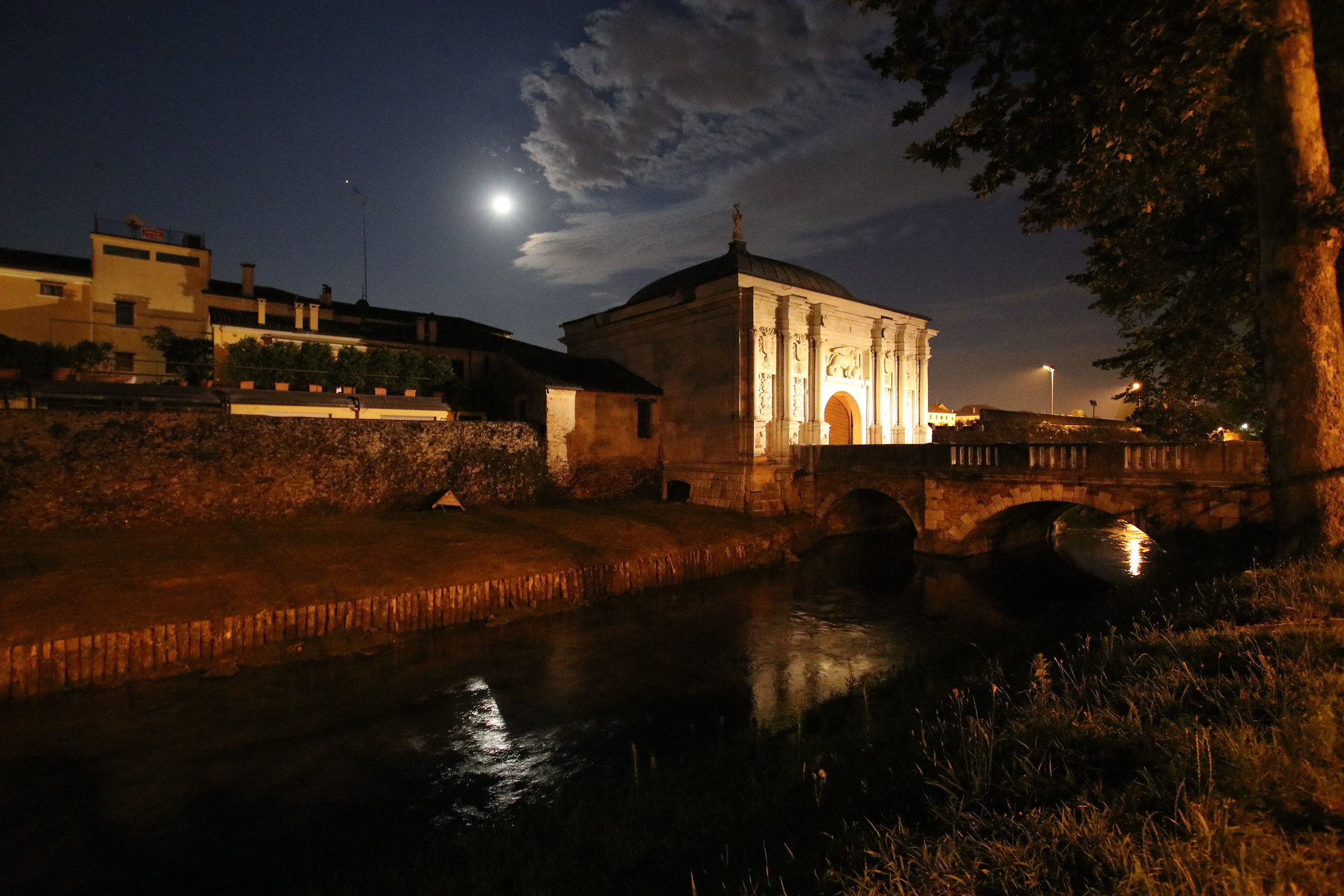 Treviso: Porta S. Tomaso-Nocturnal