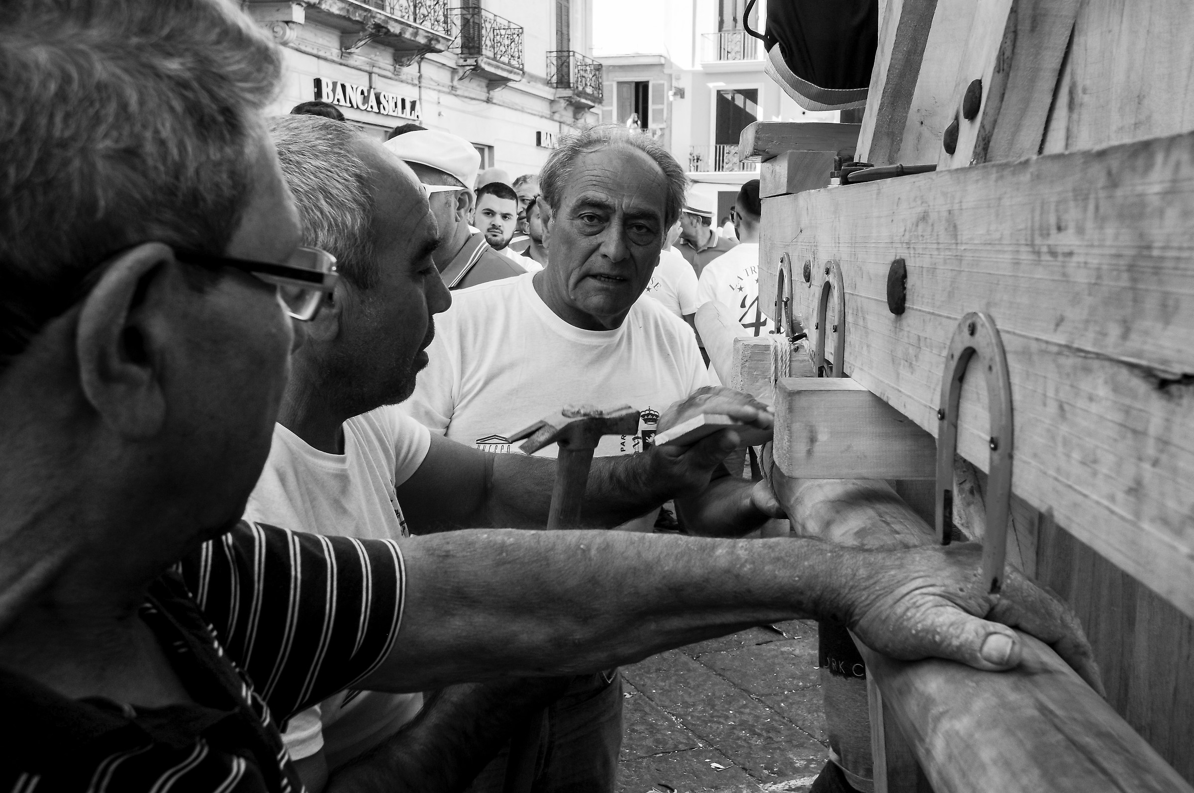Preparazione del giglio per la ballata imminente
