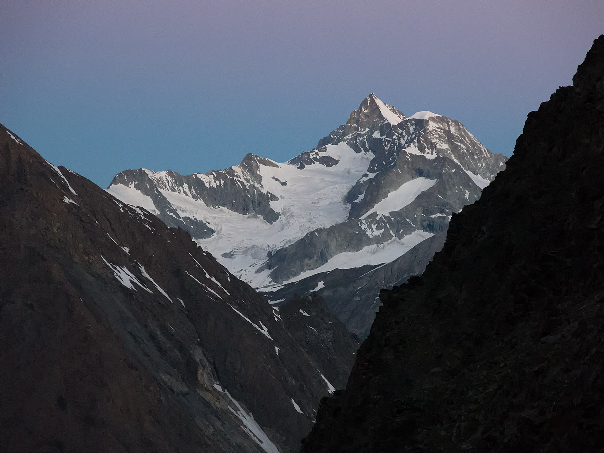 Le prime luci del mattino sull'Obergabelhorn