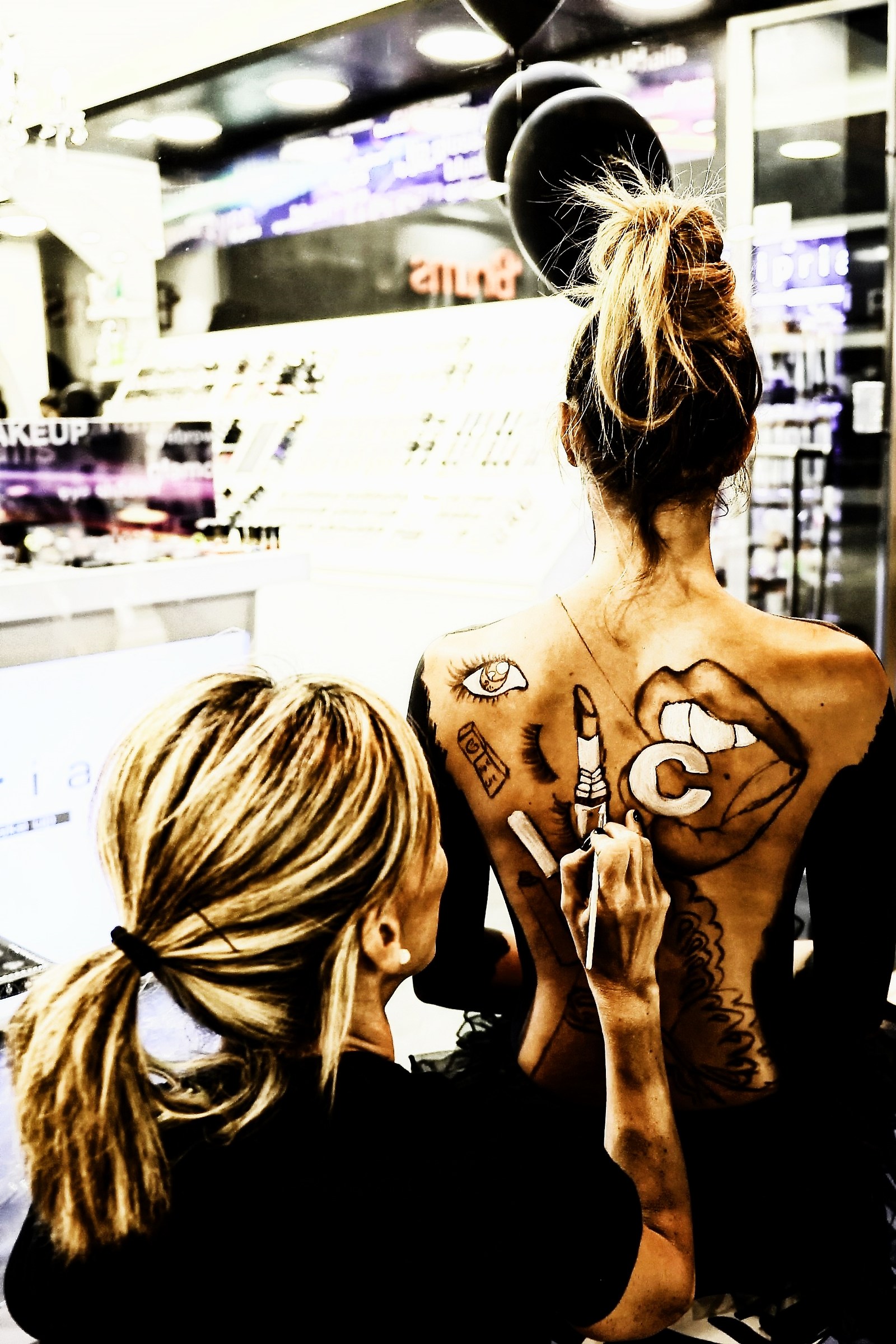 Anche gli uccelli uccidono