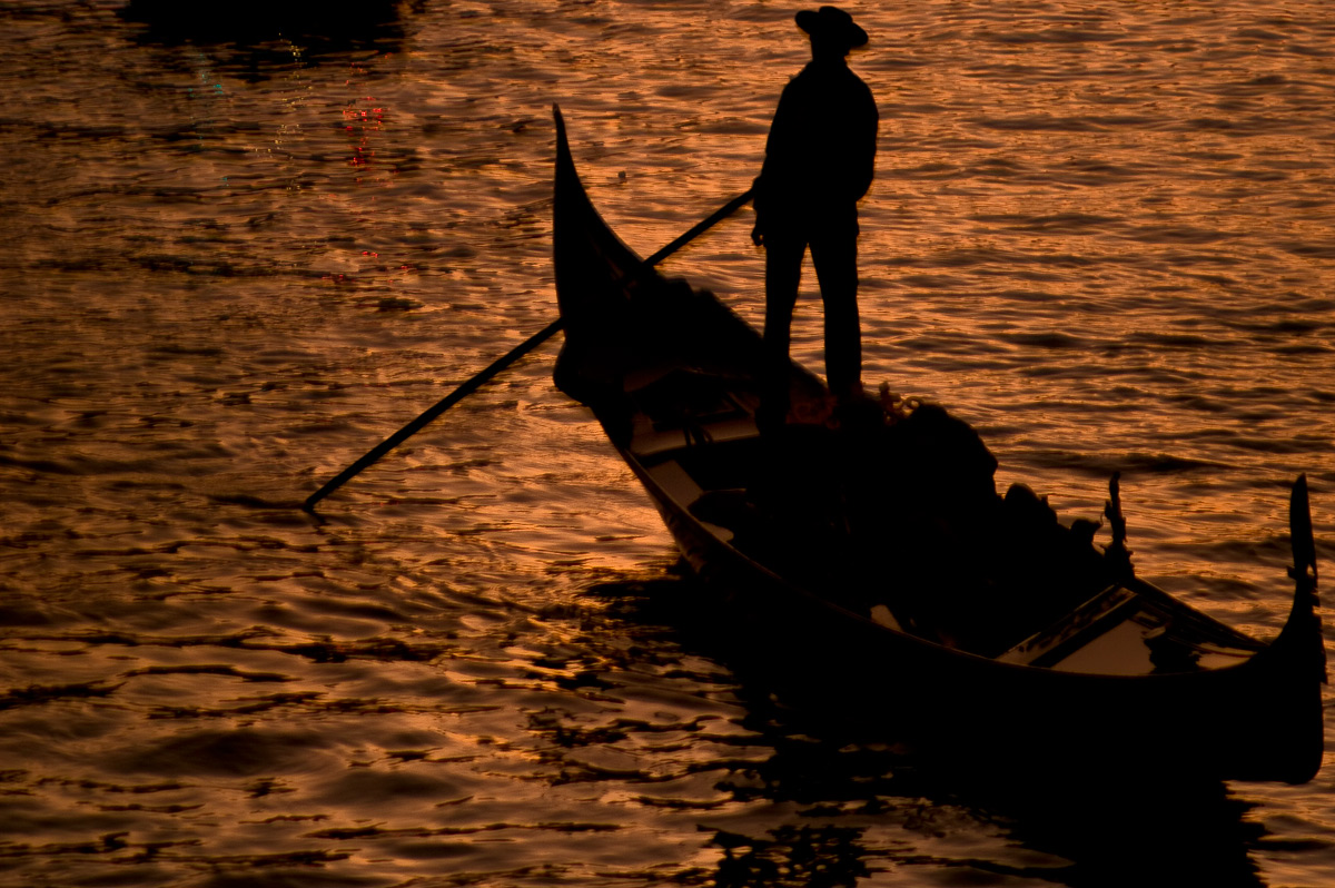 The sunset of the gondolier