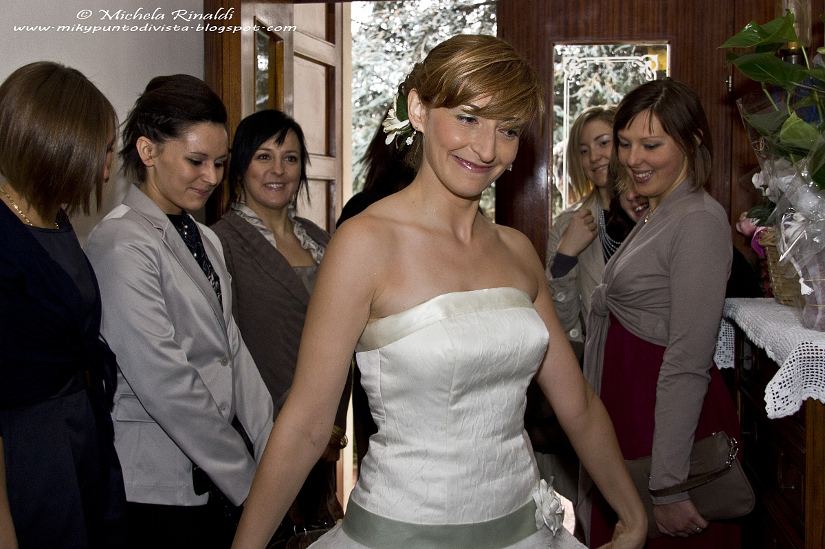 Sposa ammirata dai parenti