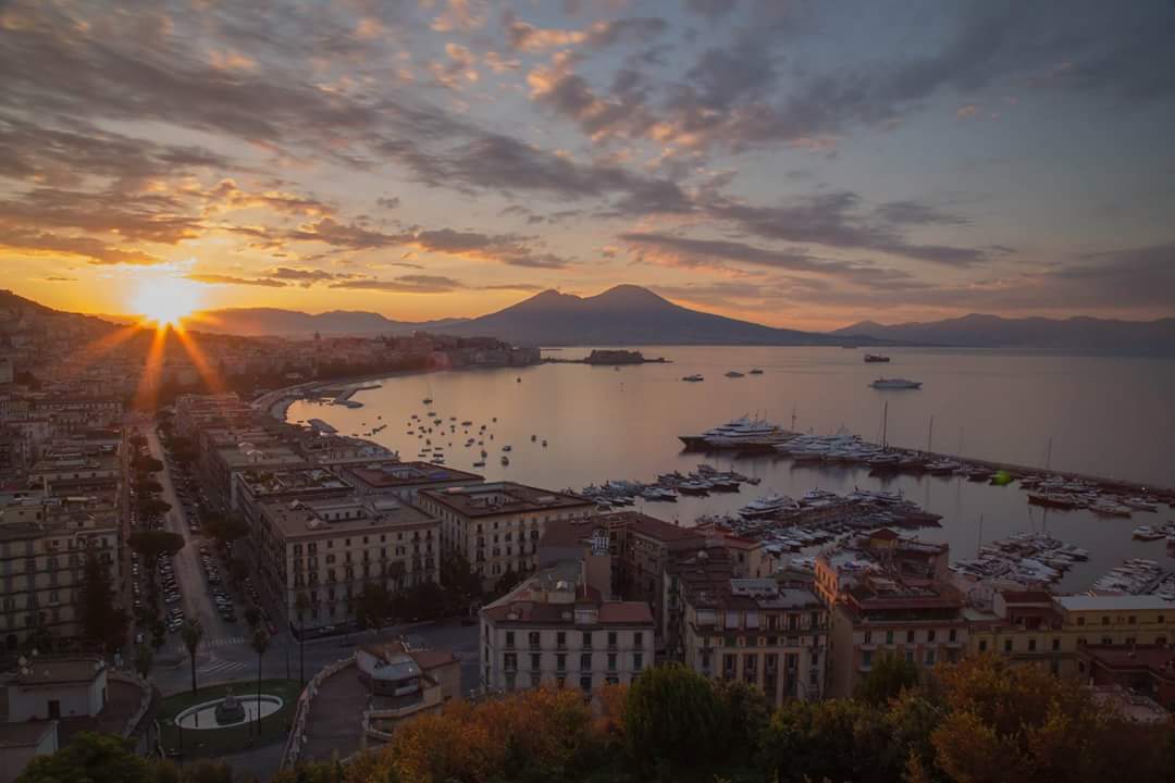 L'alba napoletana: il sorgere del sole