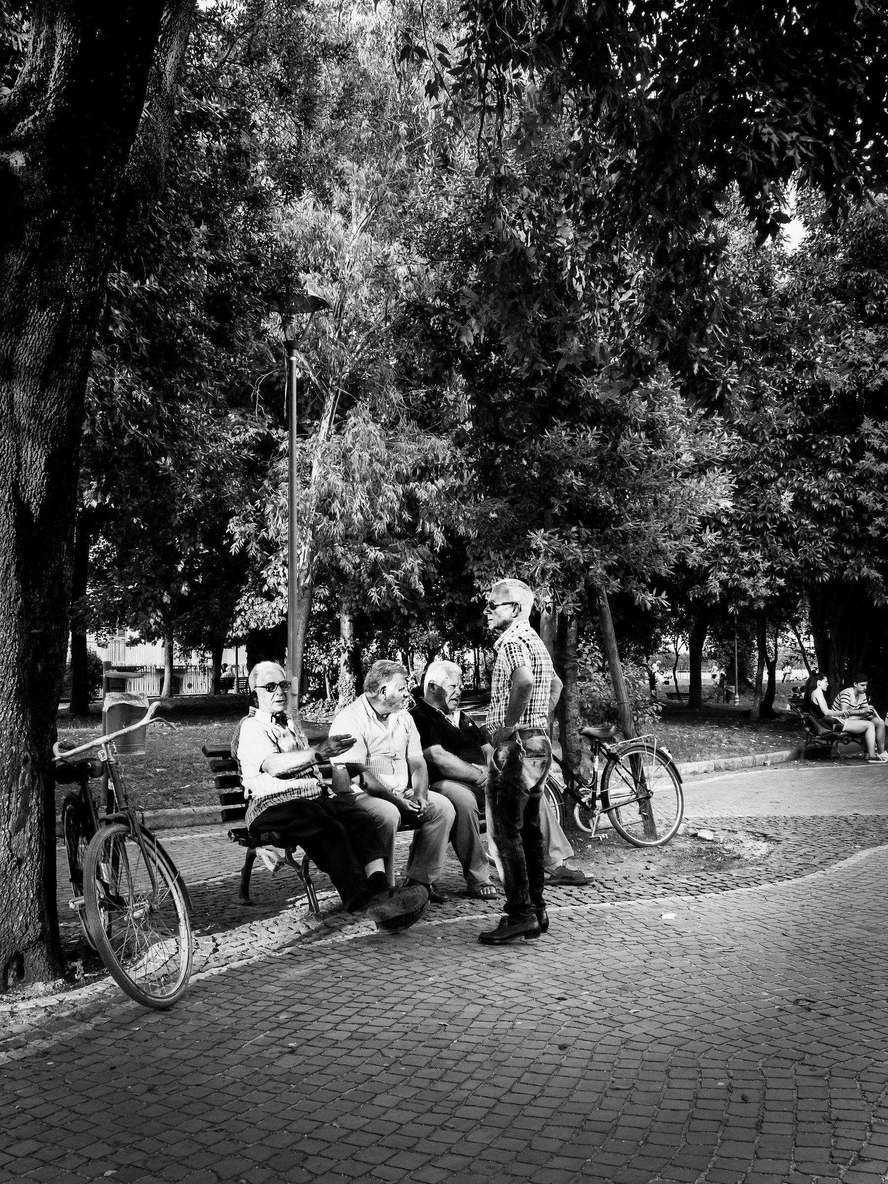 Two small talk in the villa