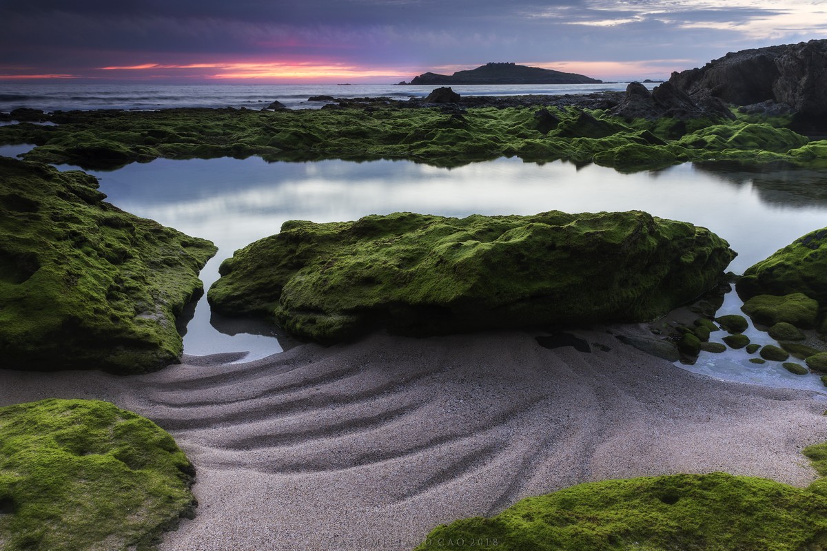 The scratching of the sea