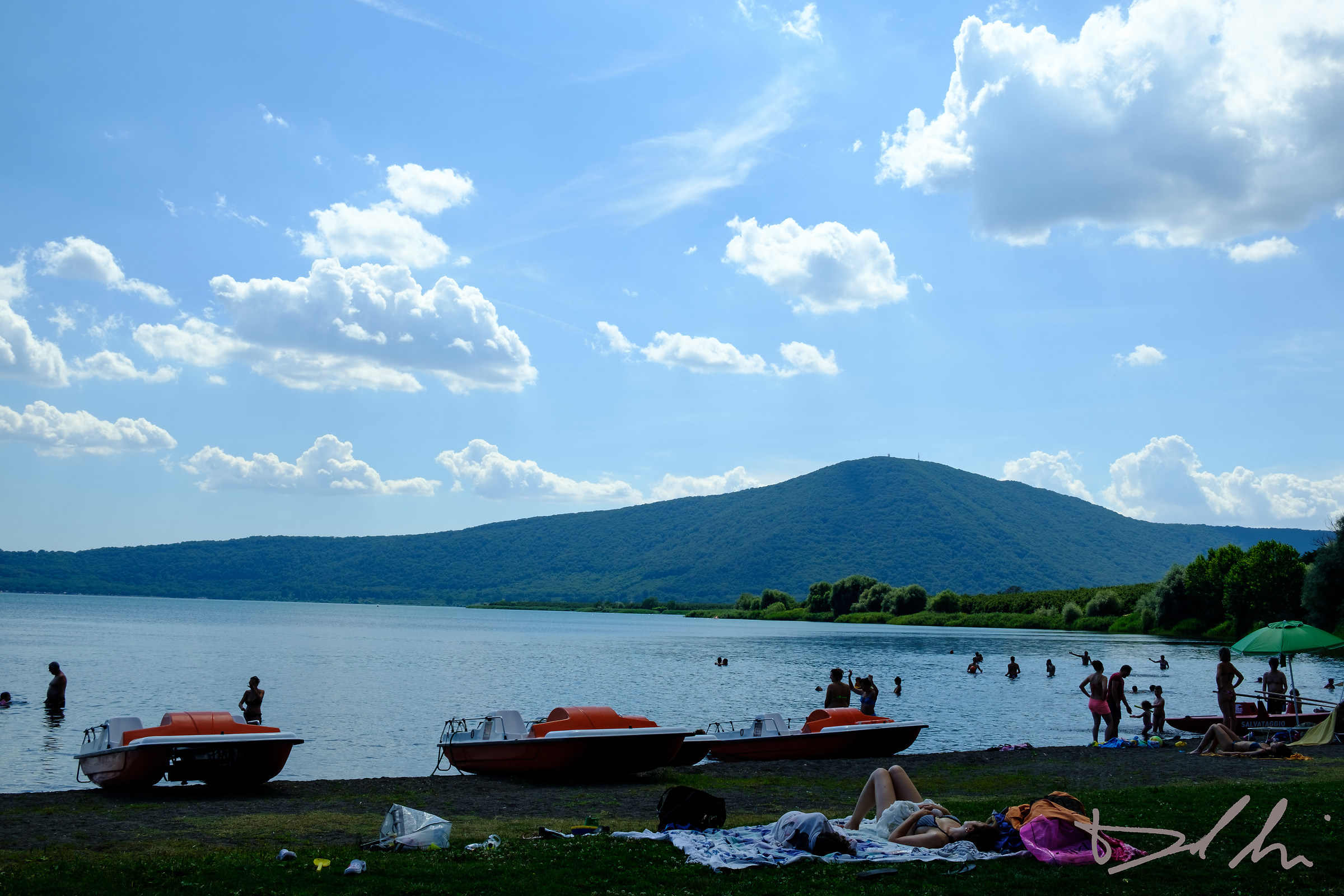 To the sea at the lake