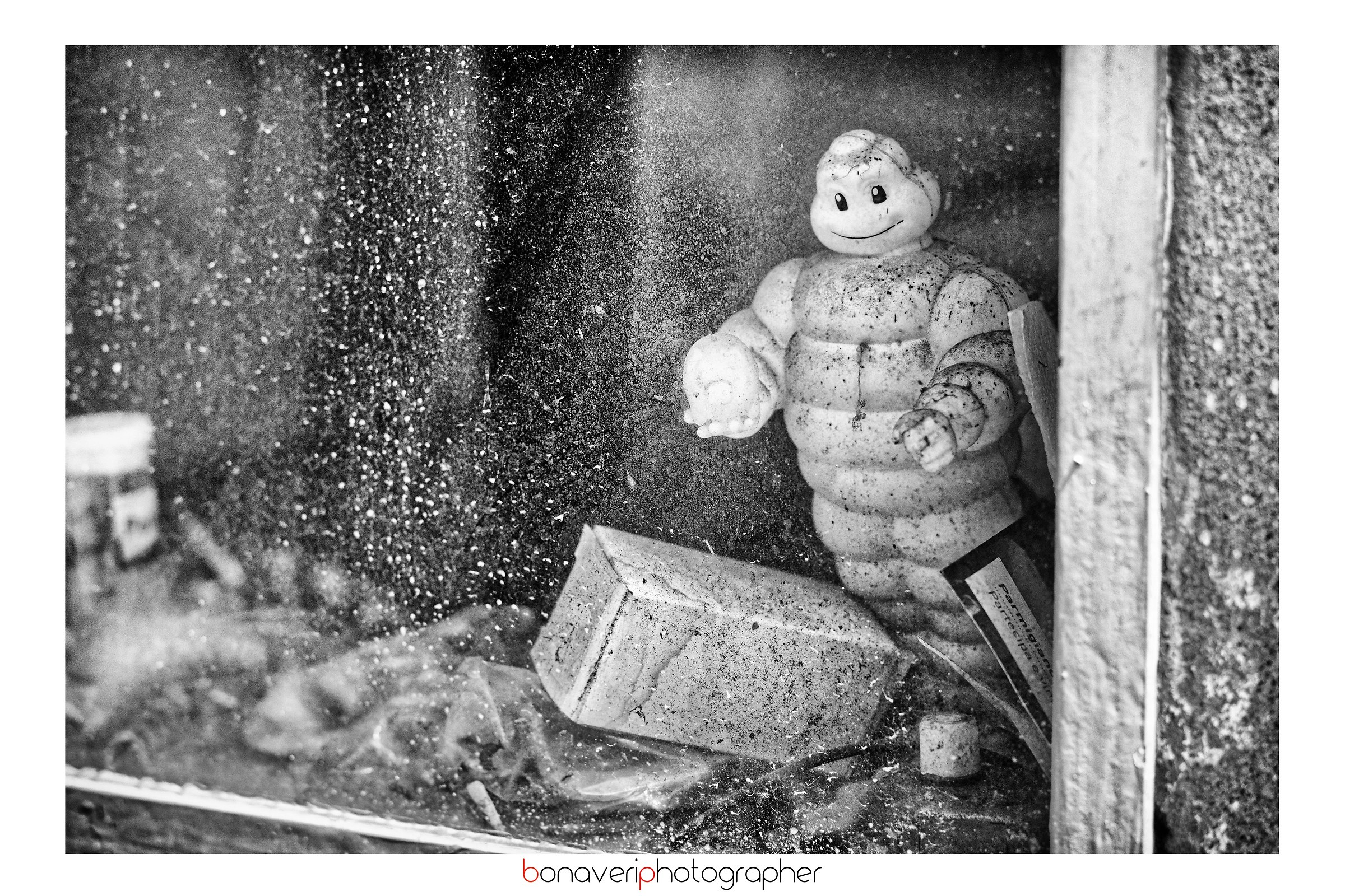 Between the powders of the time