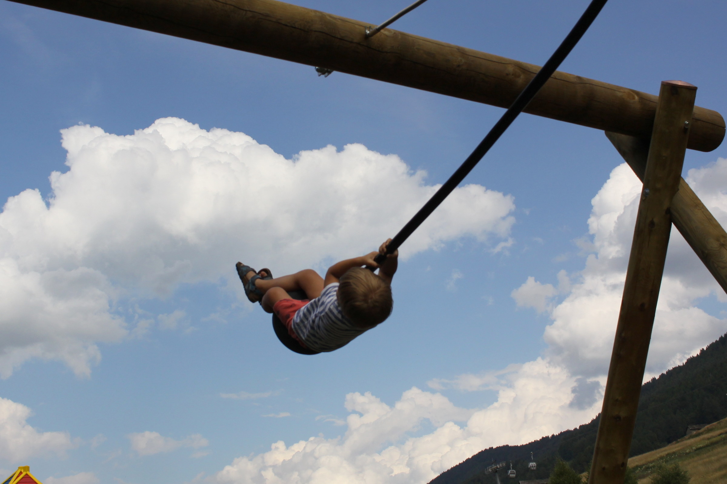 Volaaa.... between Confetti of heaven