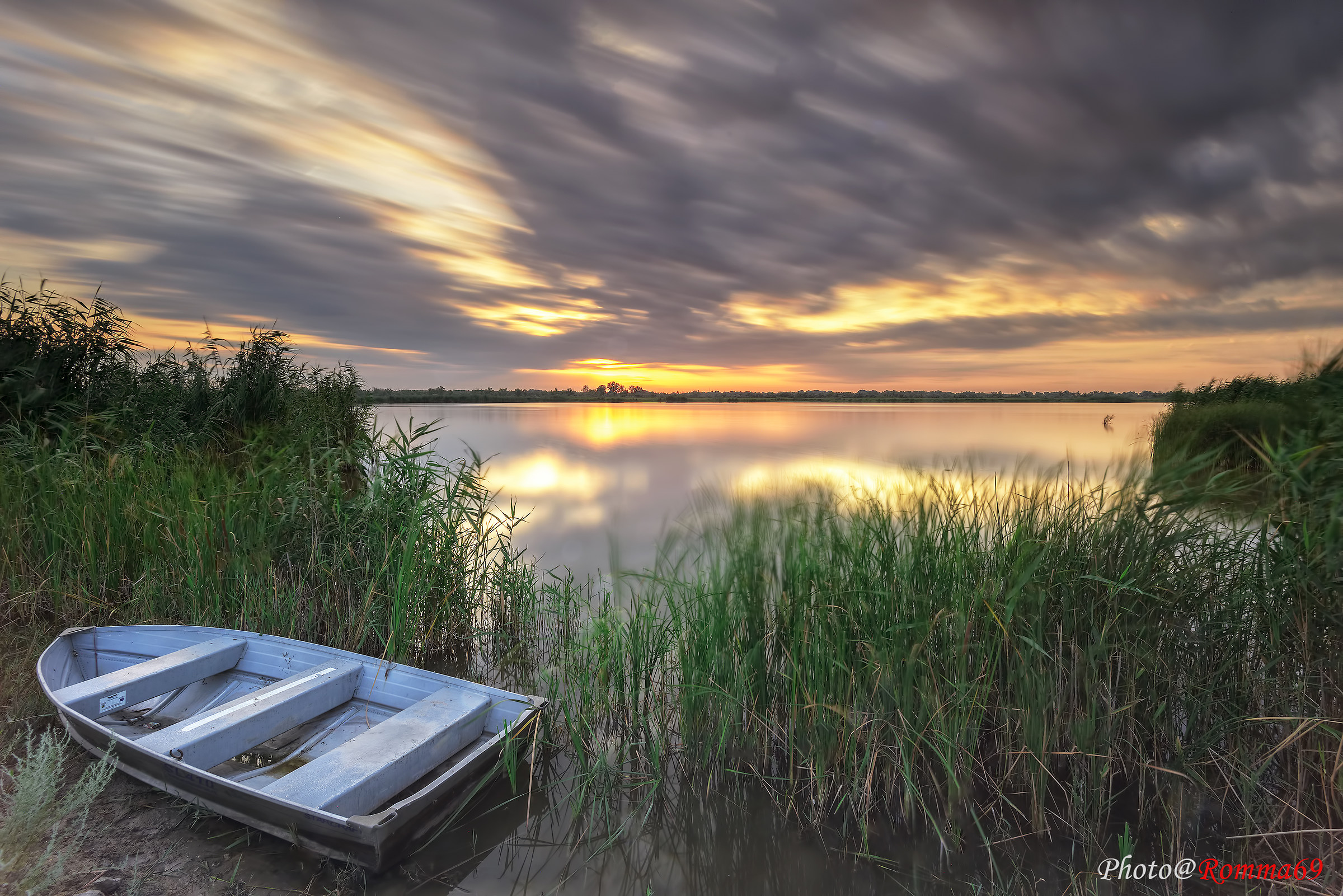 Alba sui canneti del delta del Danubio