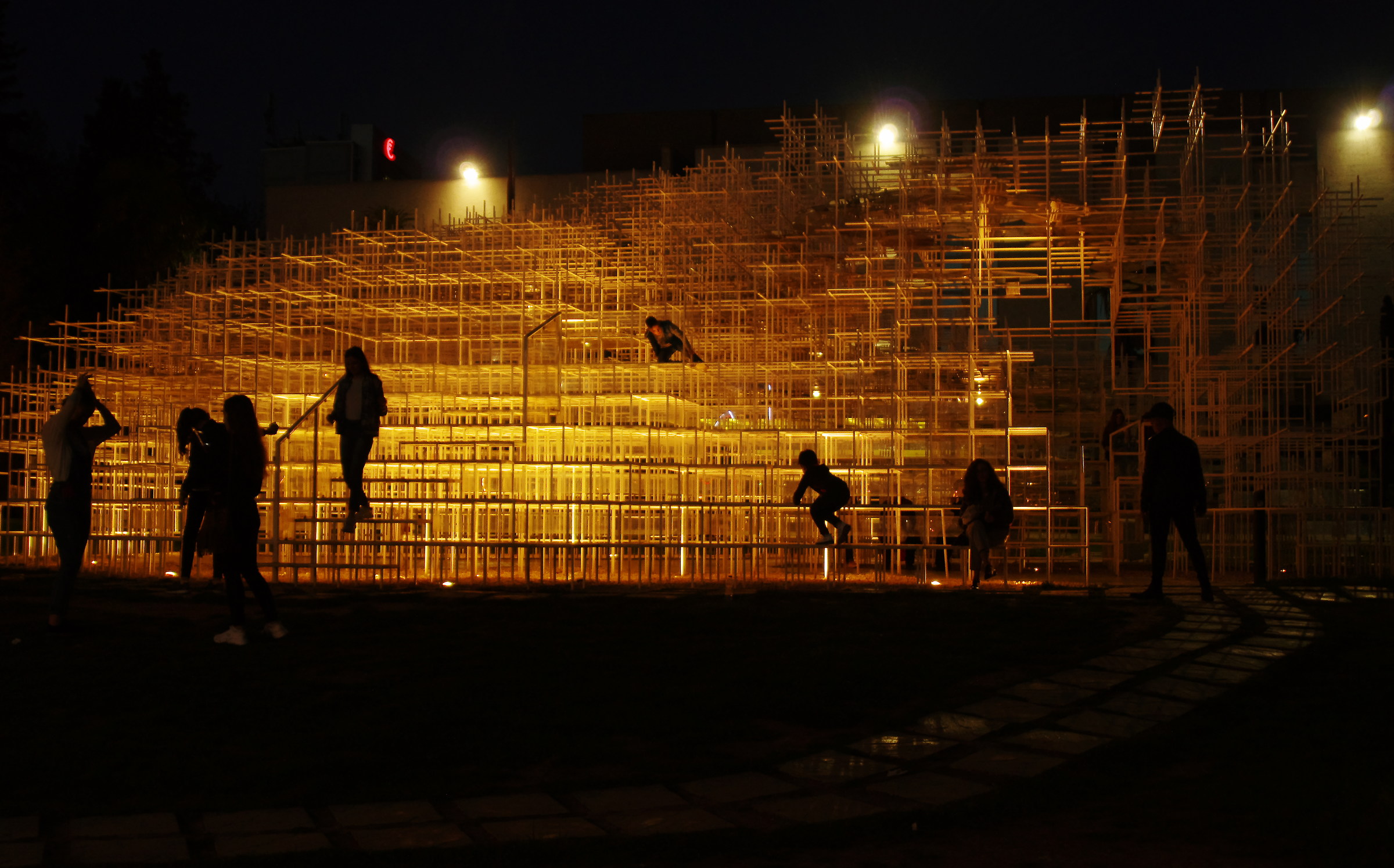 Opera d'arte interattiva (Tirana)