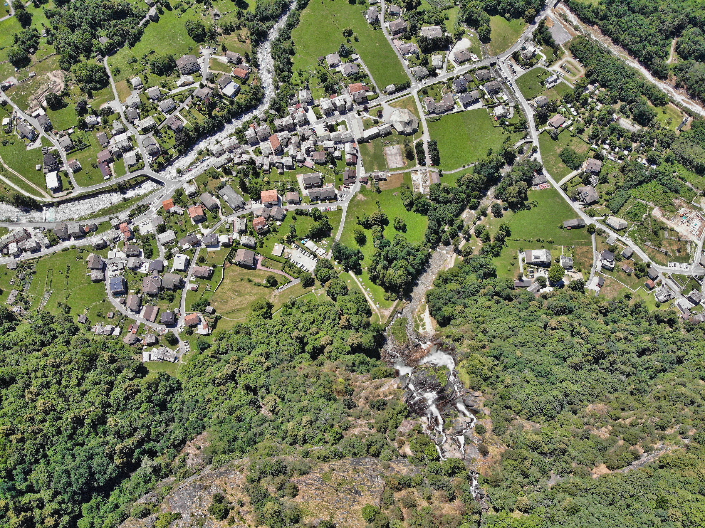 Waterfalls water from above