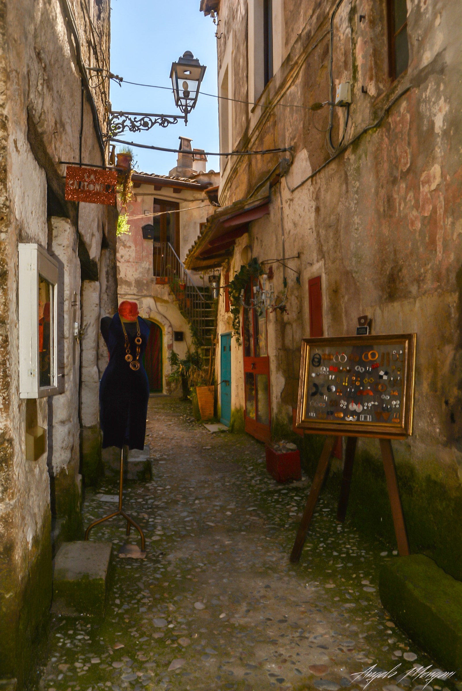 Calcata foreshortening 3