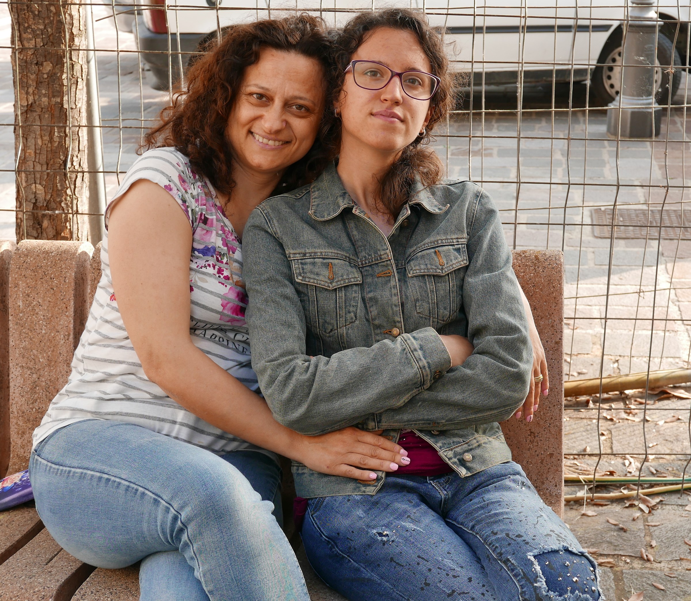 Former maiden in Bloom with daughter.