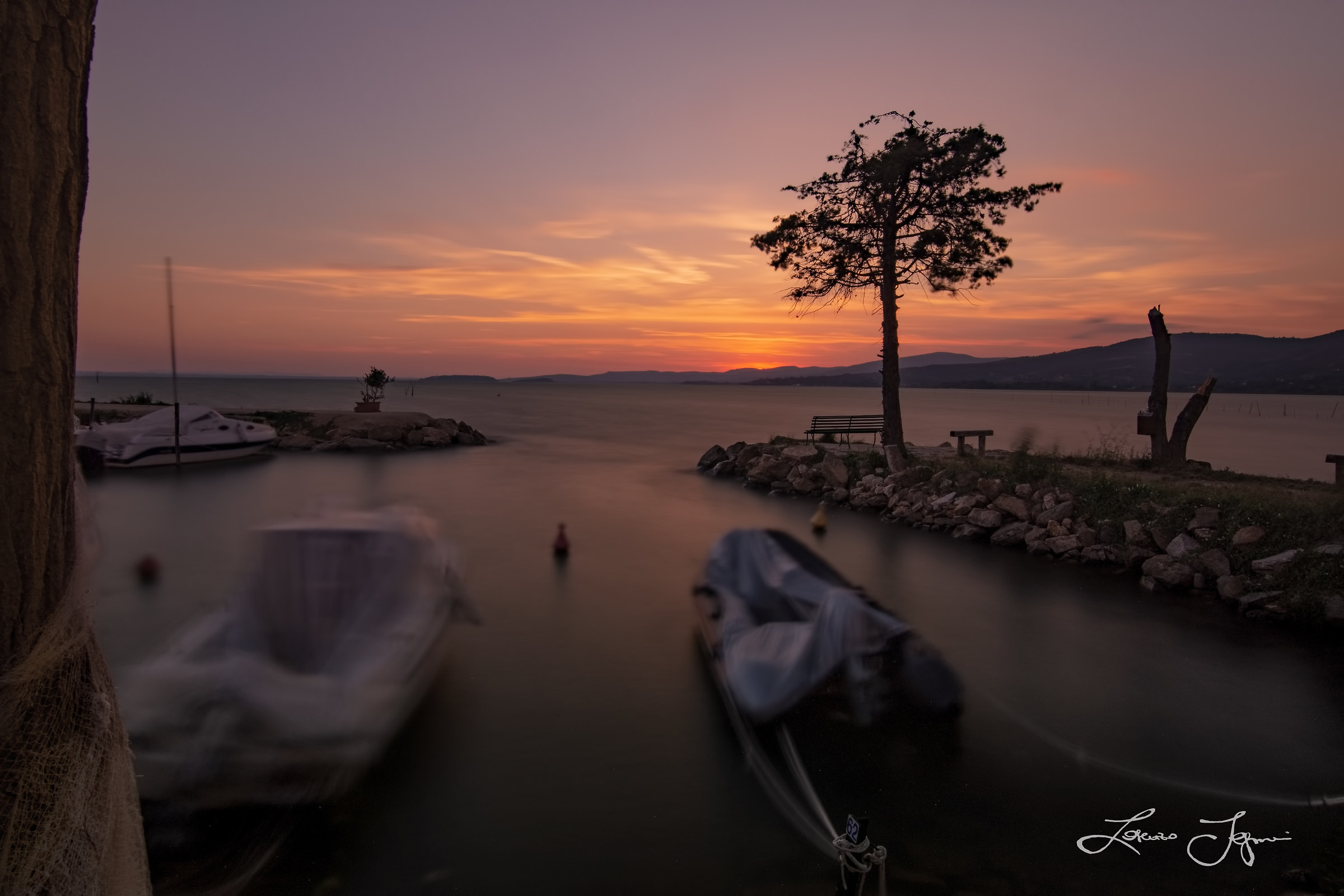 Red lights on Lake Trasimeno