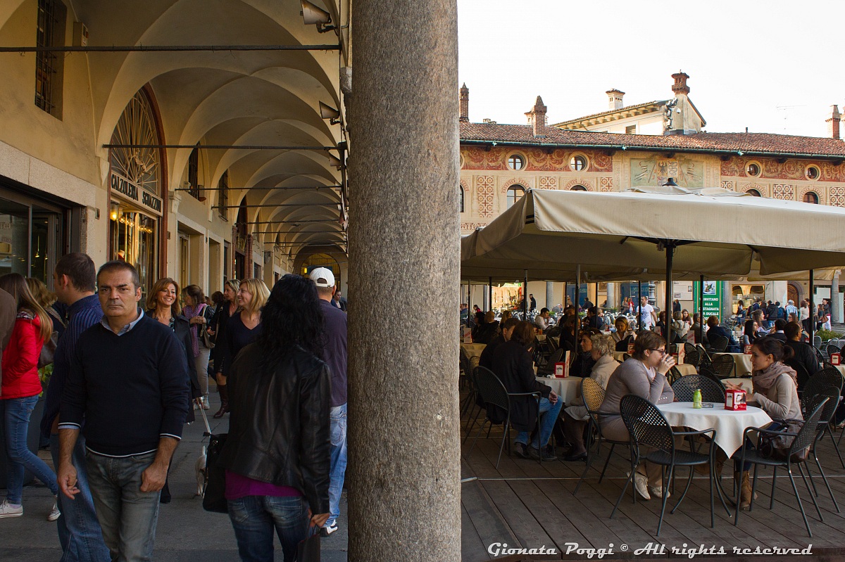C'è chi va' e chi sta...