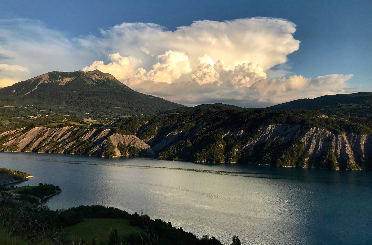 The last light at the lake of Serre Ponçon