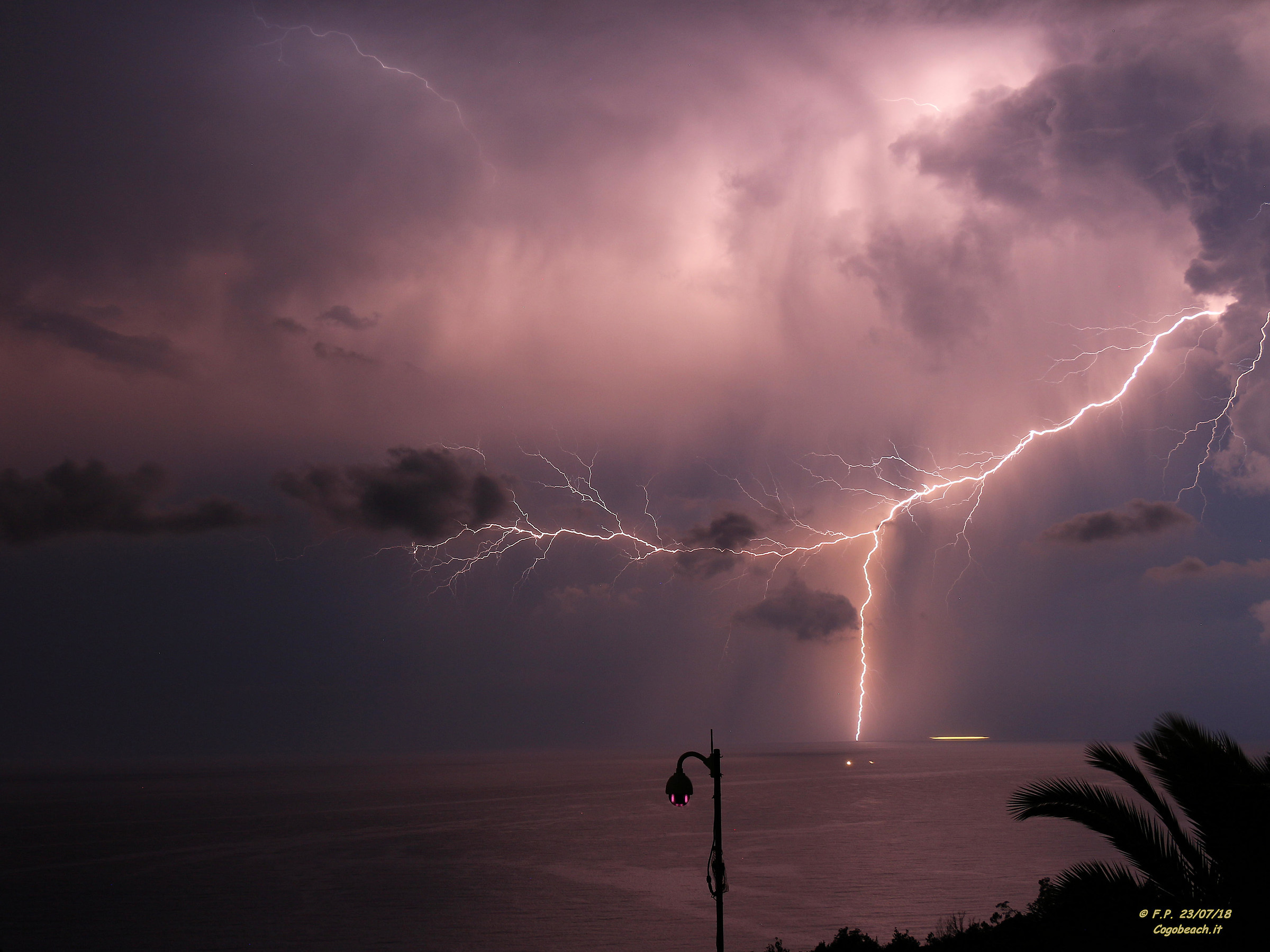 Fulmine nel golfo ligure